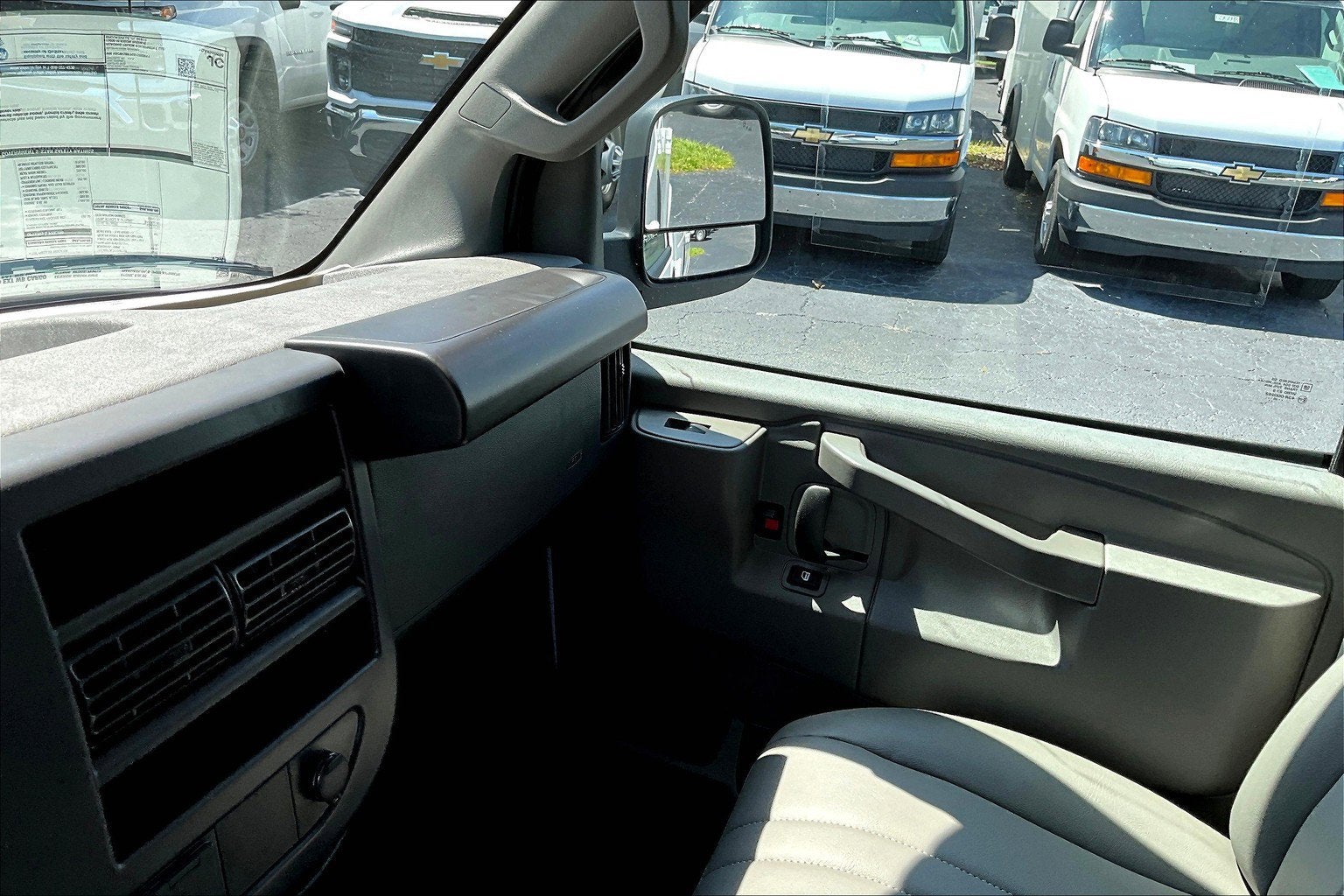 2025 Chevrolet Express Cargo 2500 WT