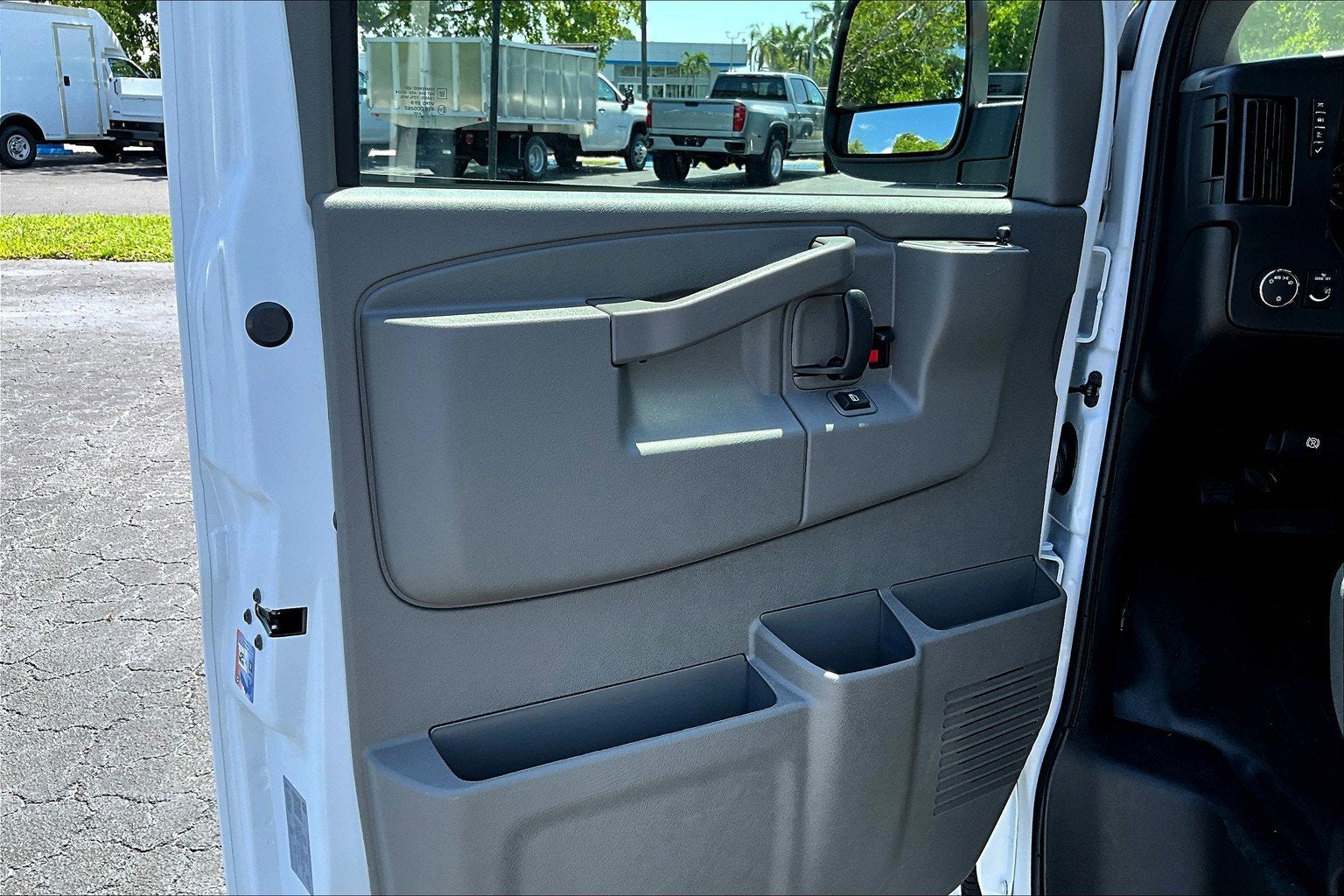 2025 Chevrolet Express Cargo 2500 WT