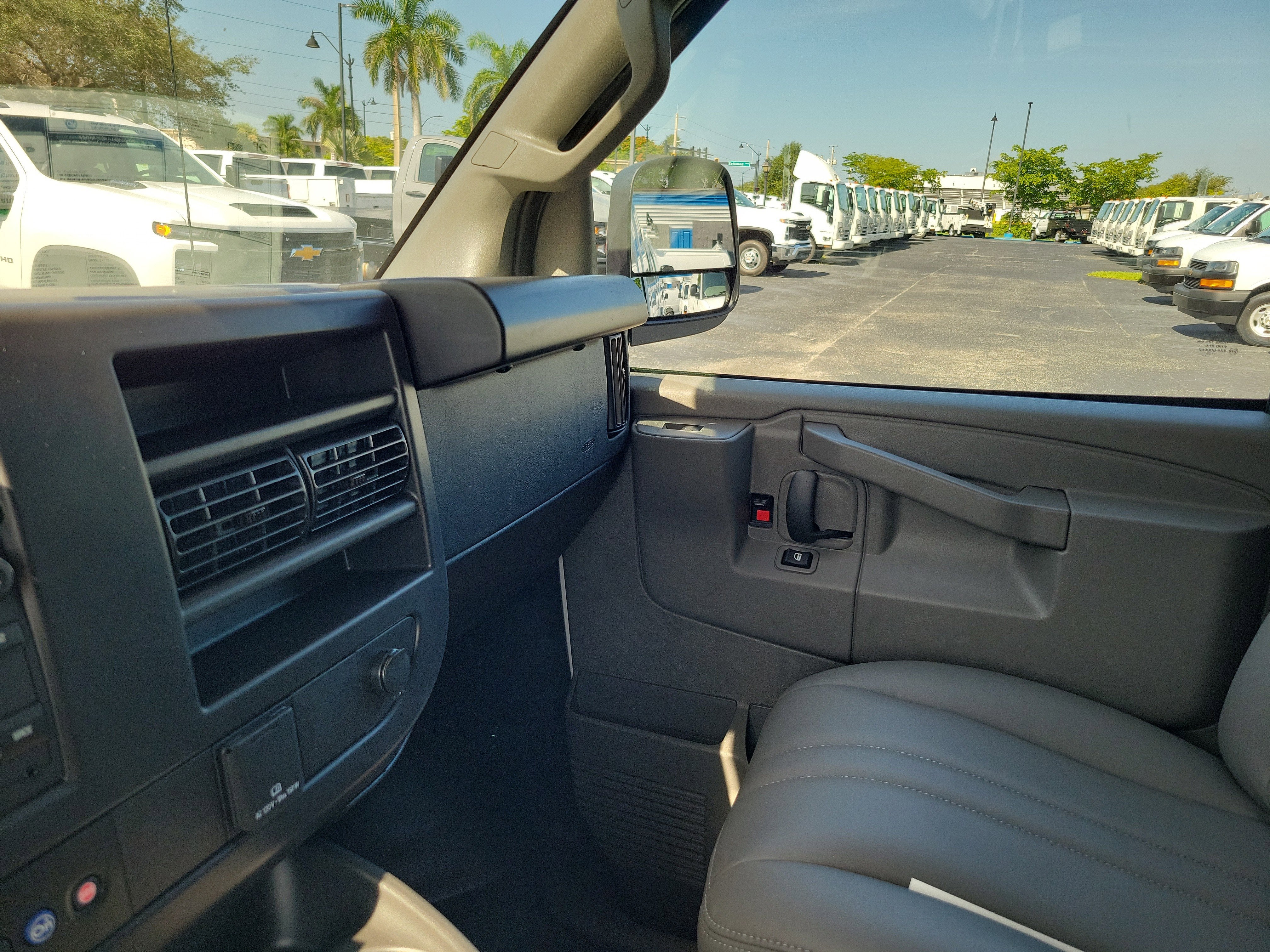 2025 Chevrolet Express Cargo 2500 WT