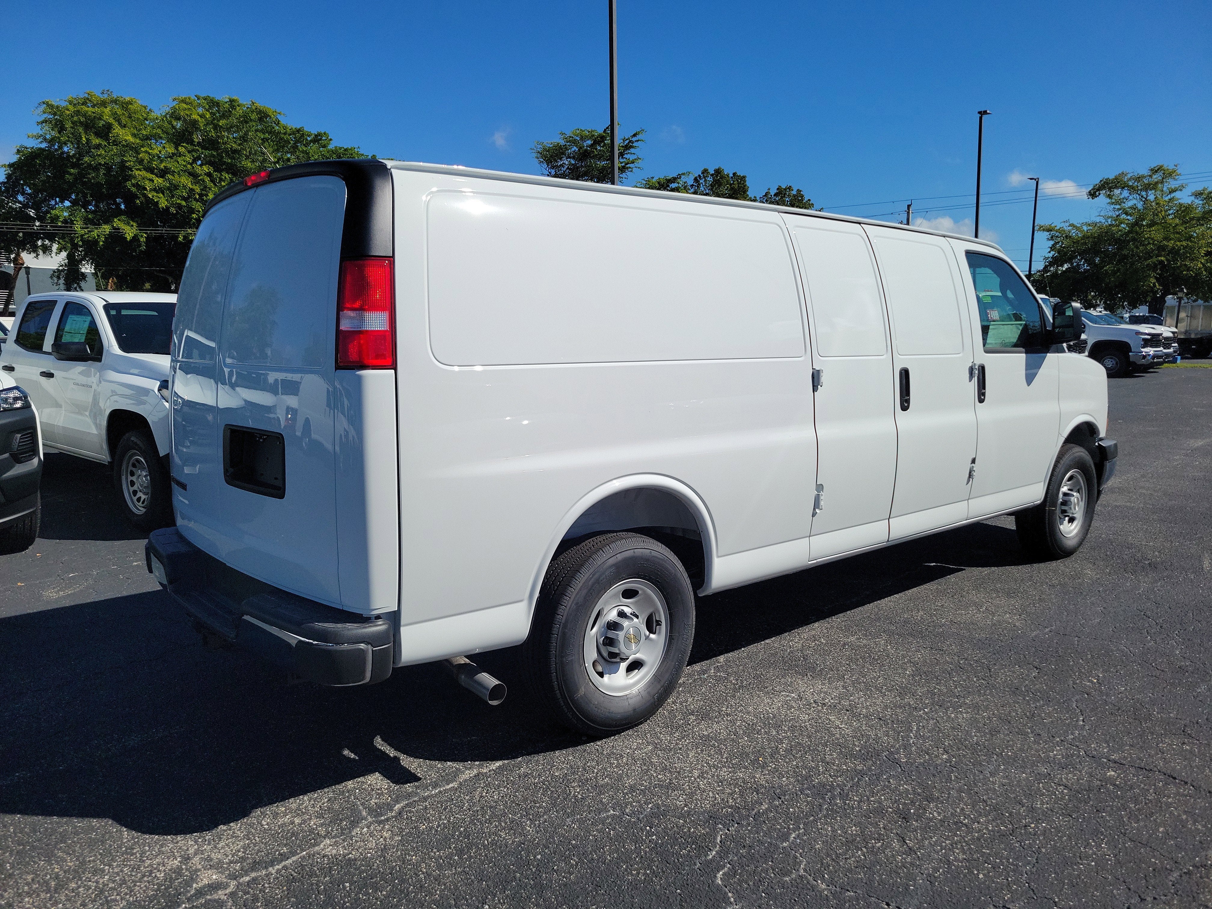 2025 Chevrolet Express Cargo 2500 WT