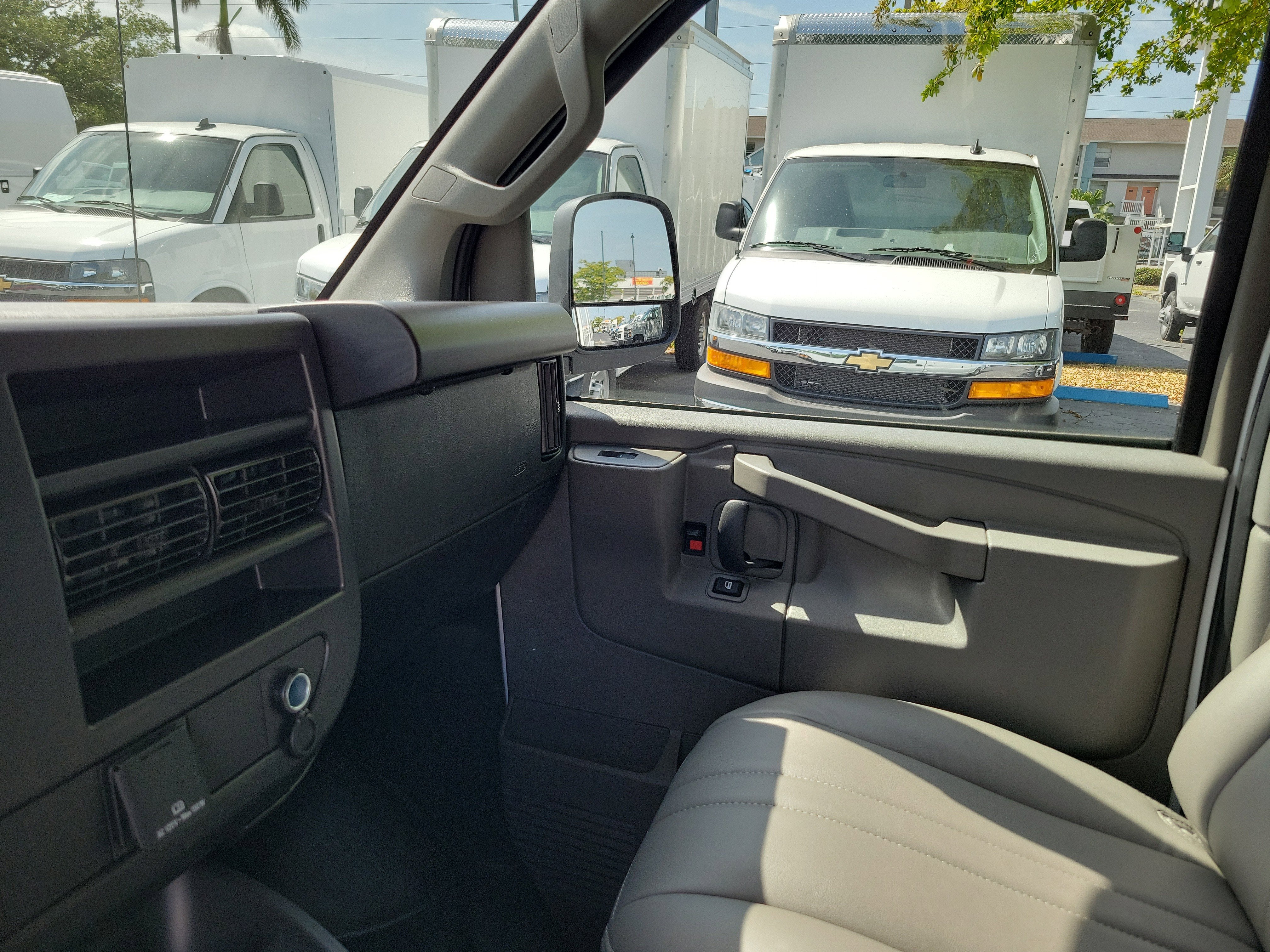 2025 Chevrolet Express Cargo 2500 WT