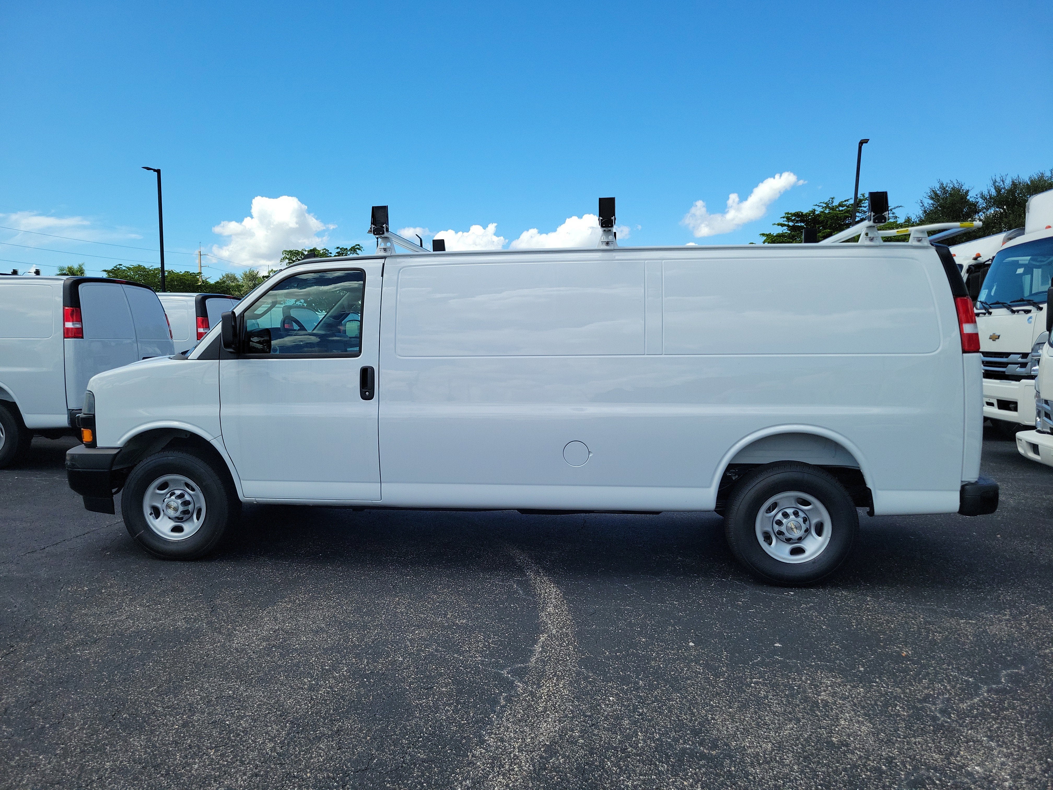 2025 Chevrolet Express Cargo 2500 WT