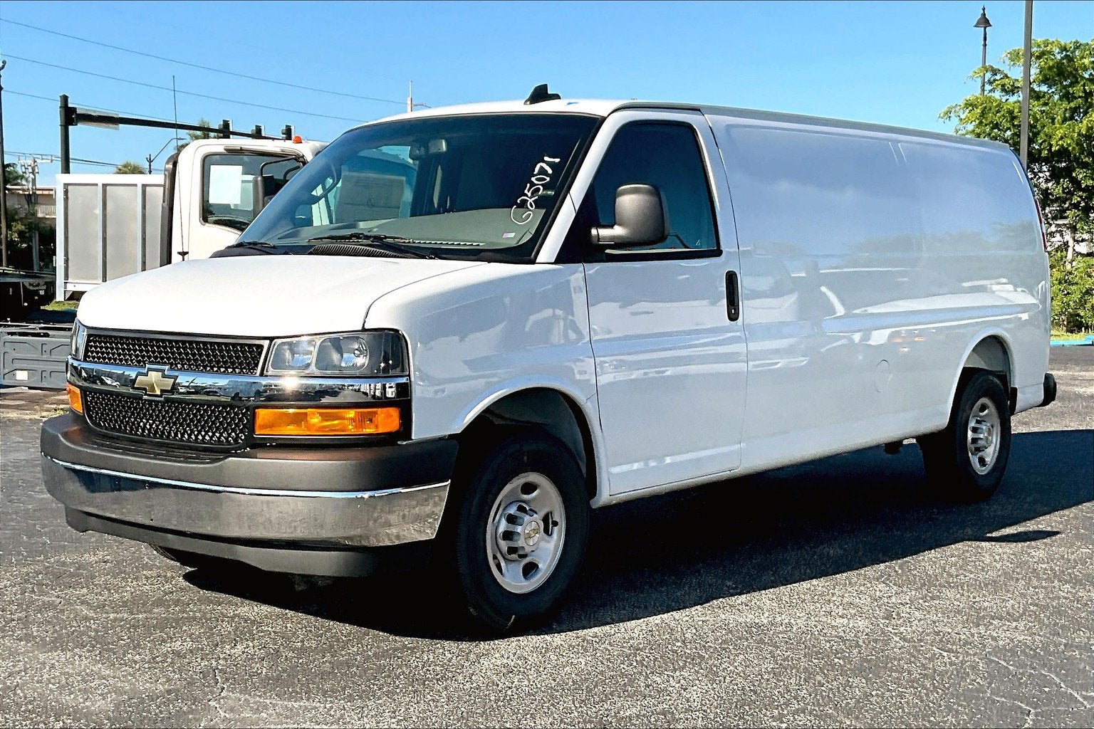 2025 Chevrolet Express Cargo 2500 WT