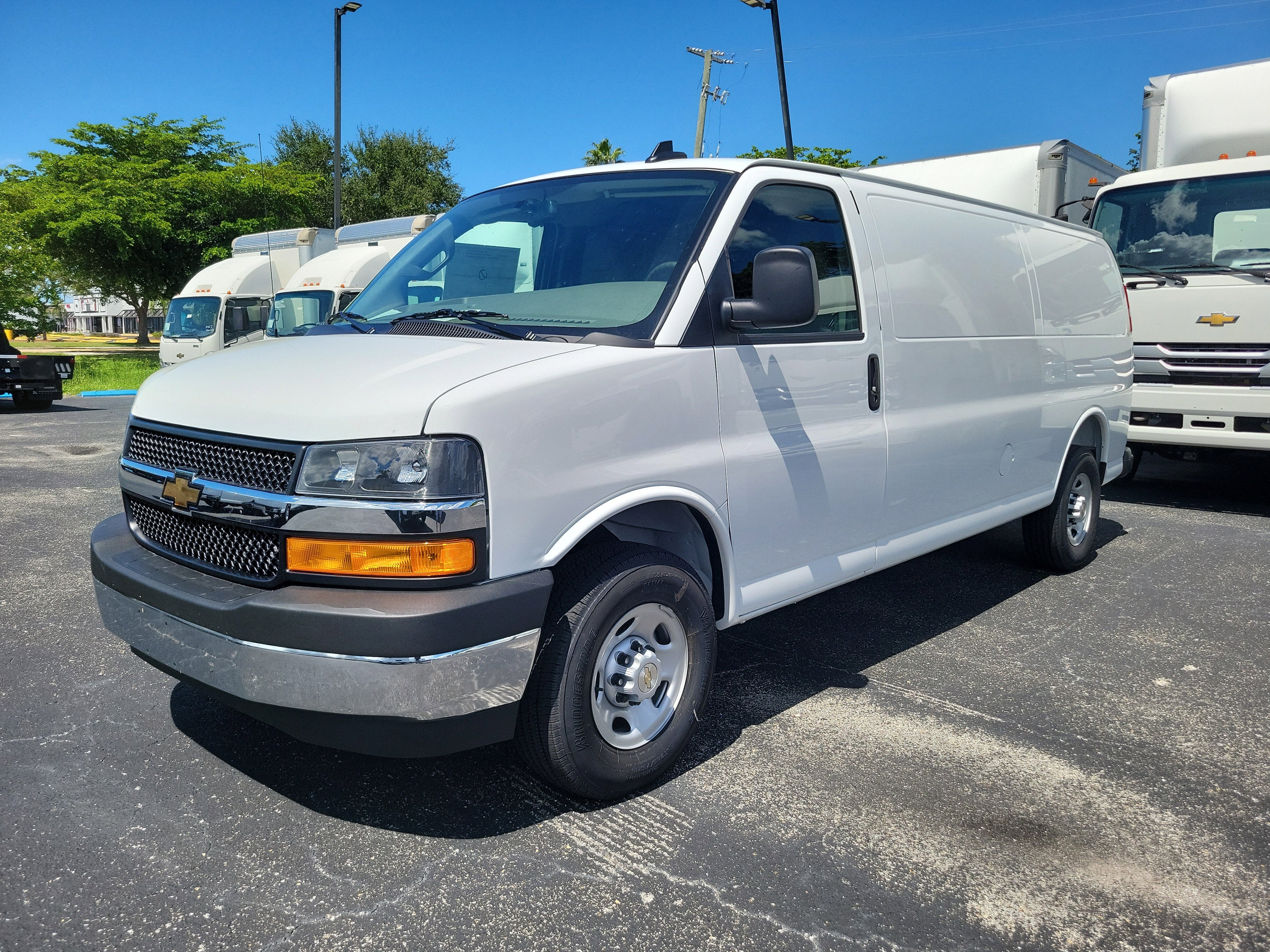 2025 Chevrolet Express Cargo 2500 WT