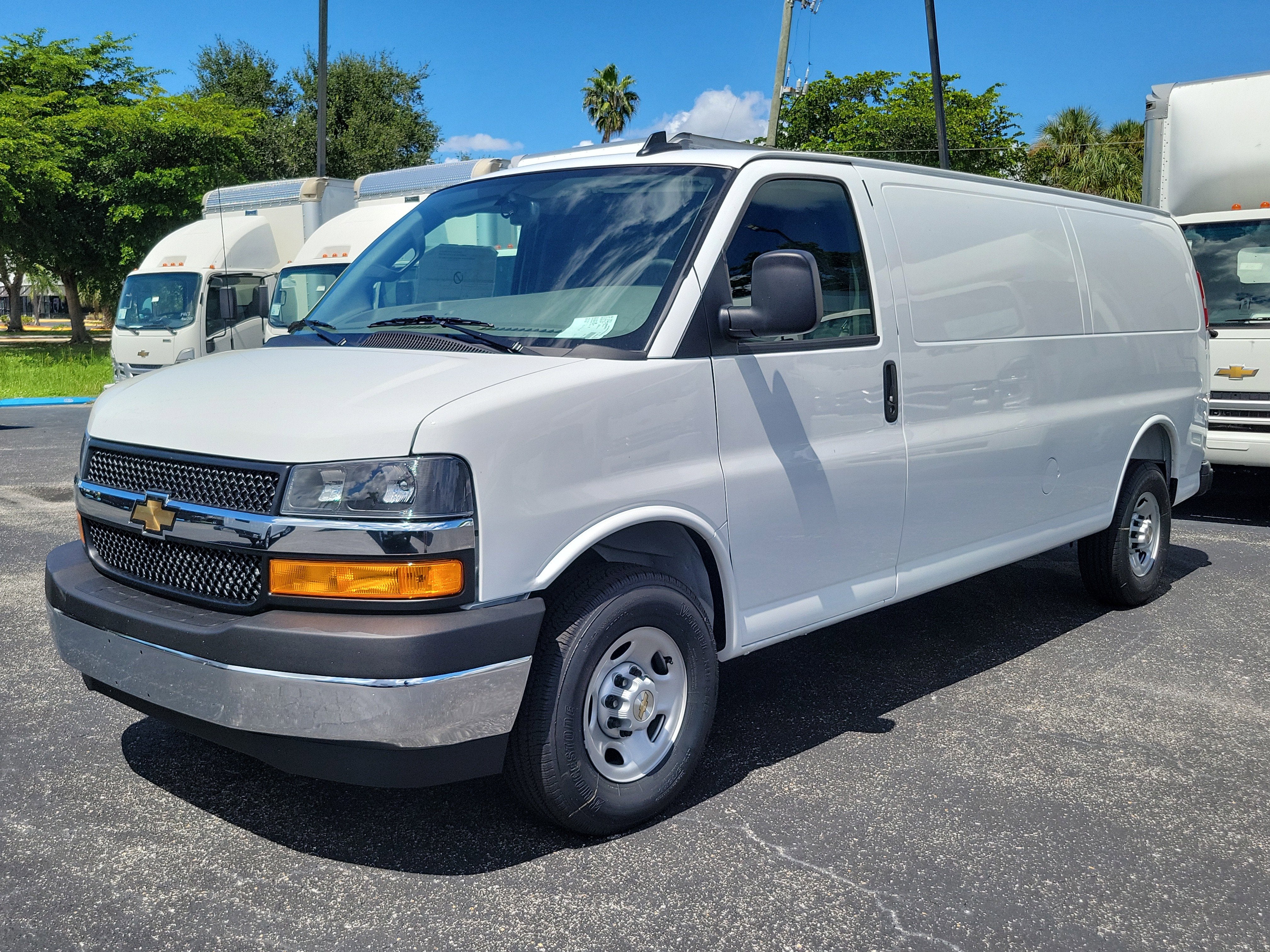 2025 Chevrolet Express Cargo 2500 WT