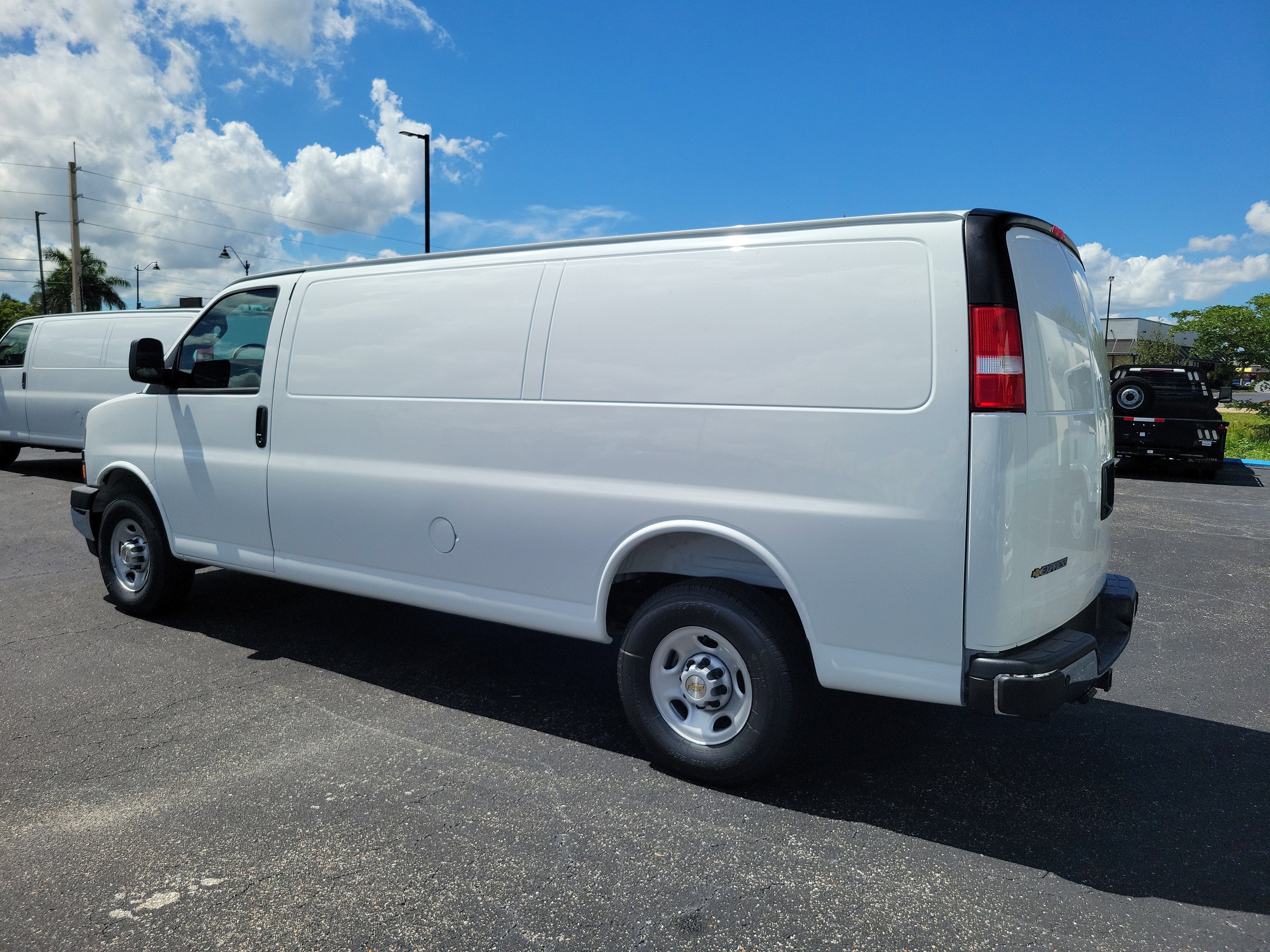 2025 Chevrolet Express Cargo 2500 WT