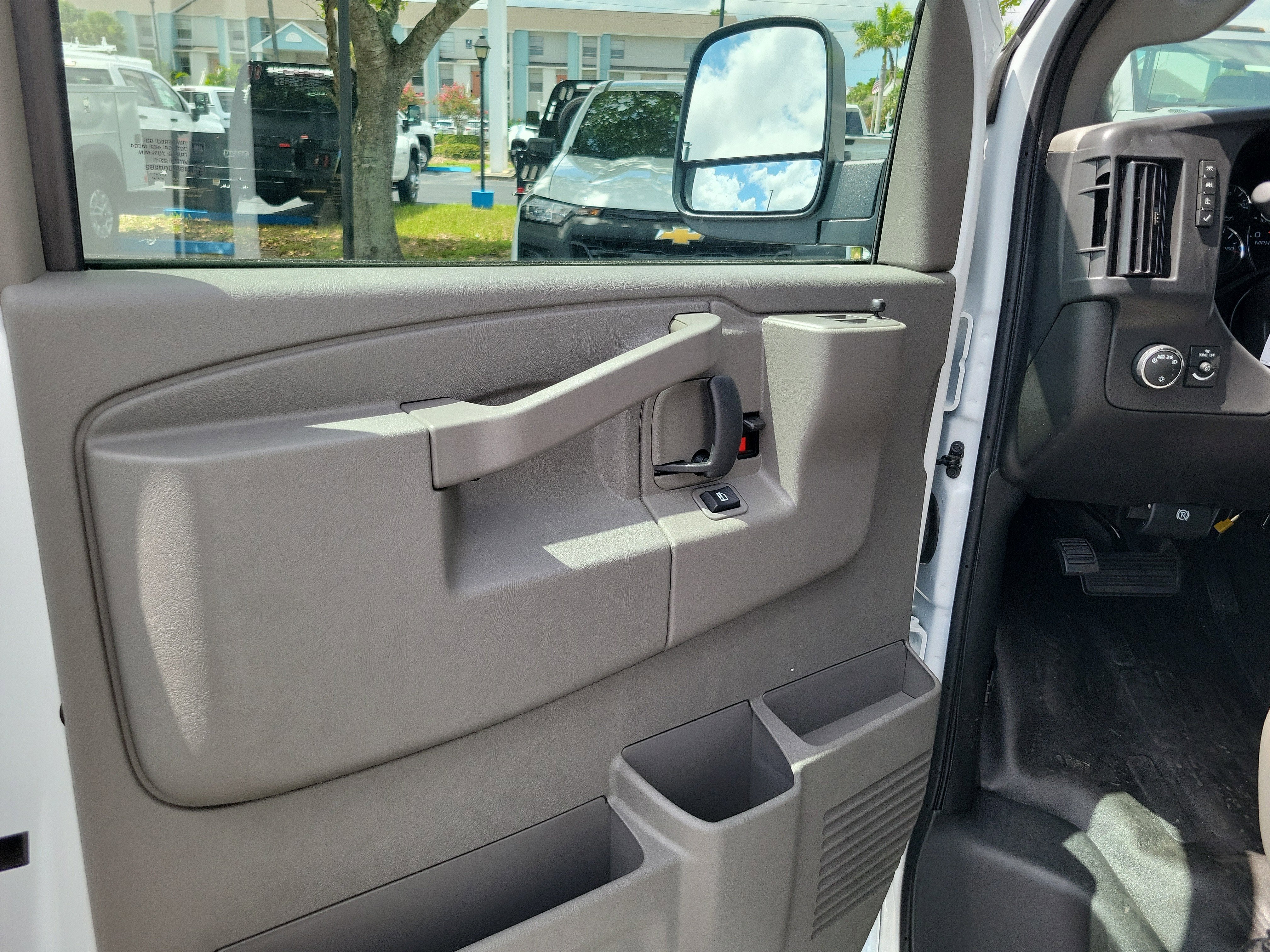 2025 Chevrolet Express Cargo 2500 WT