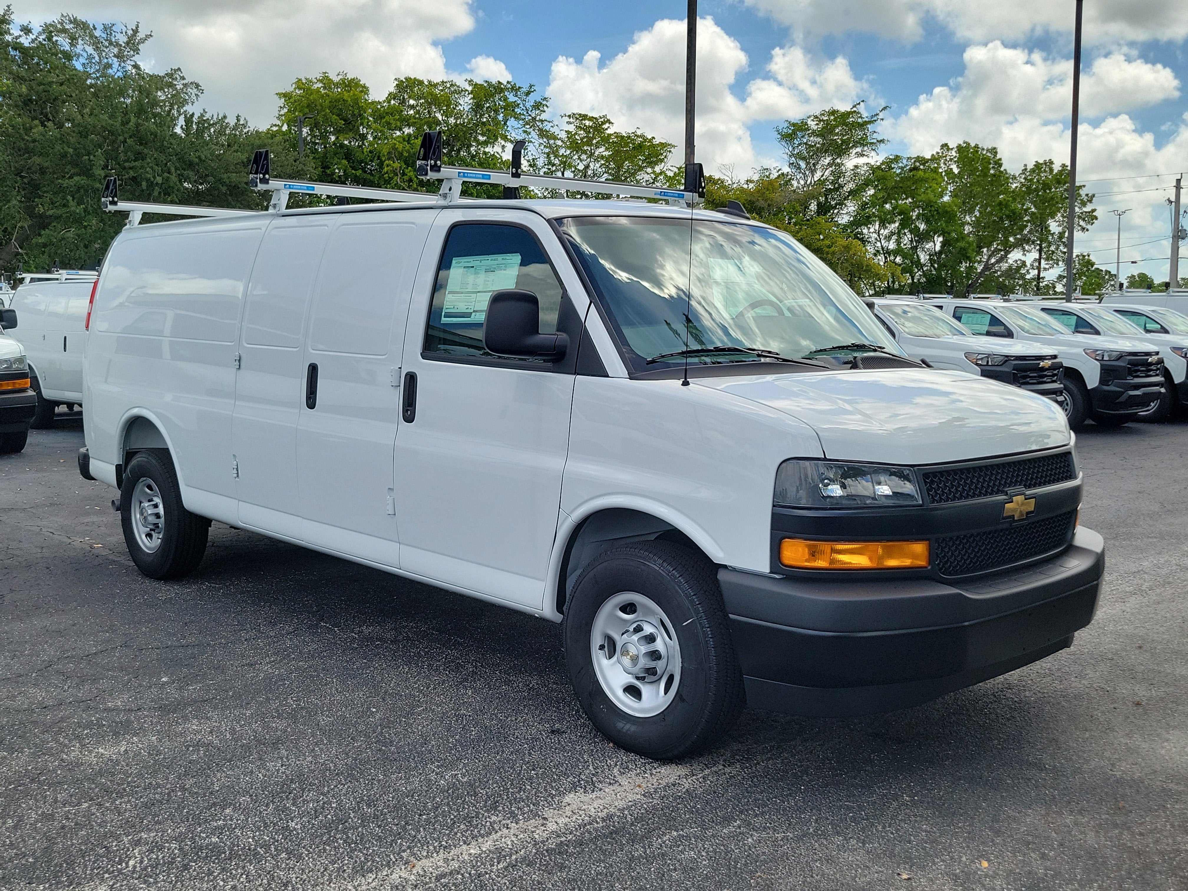 2025 Chevrolet Express Cargo 2500 WT