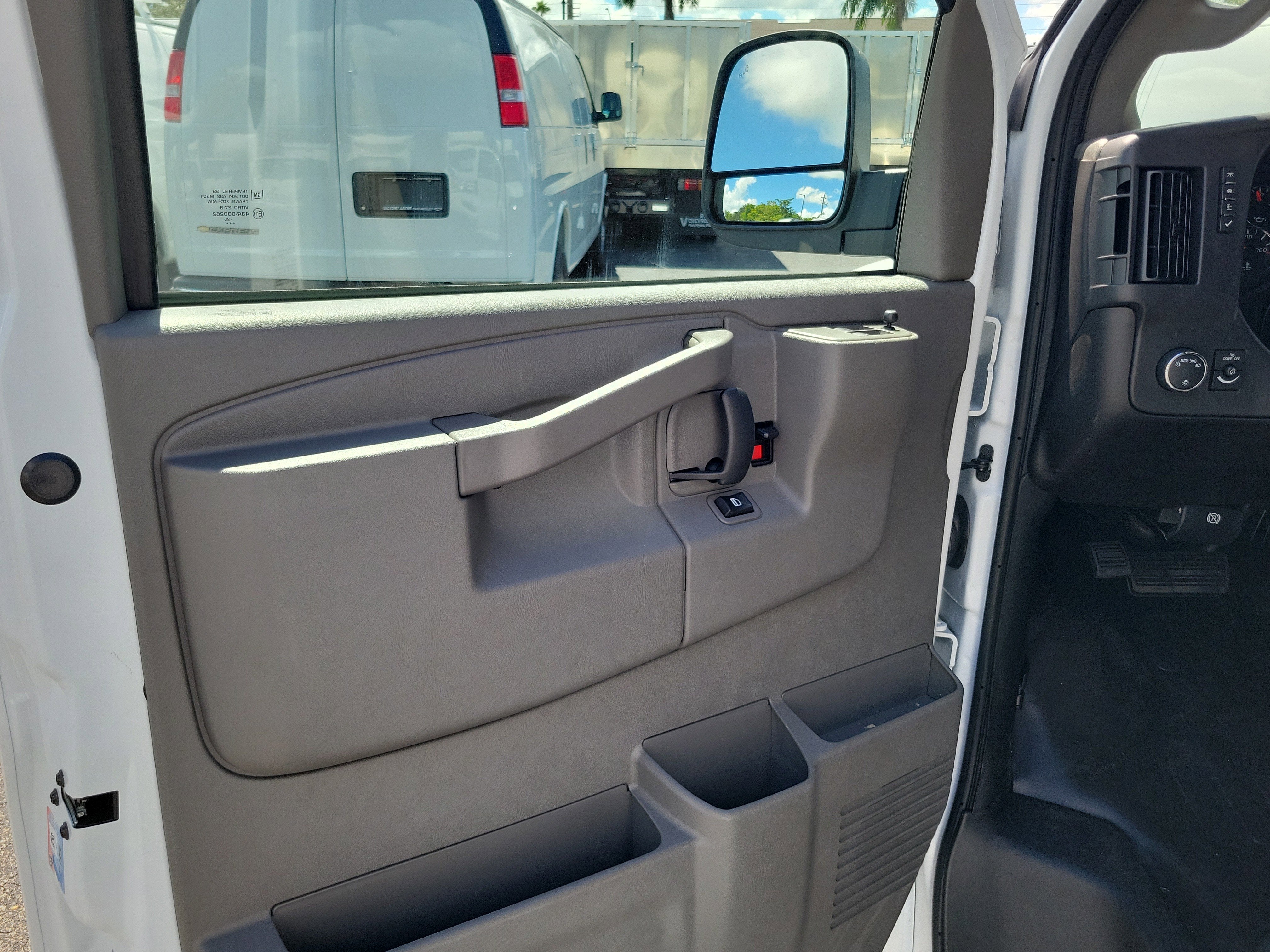 2025 Chevrolet Express Cargo 2500 WT