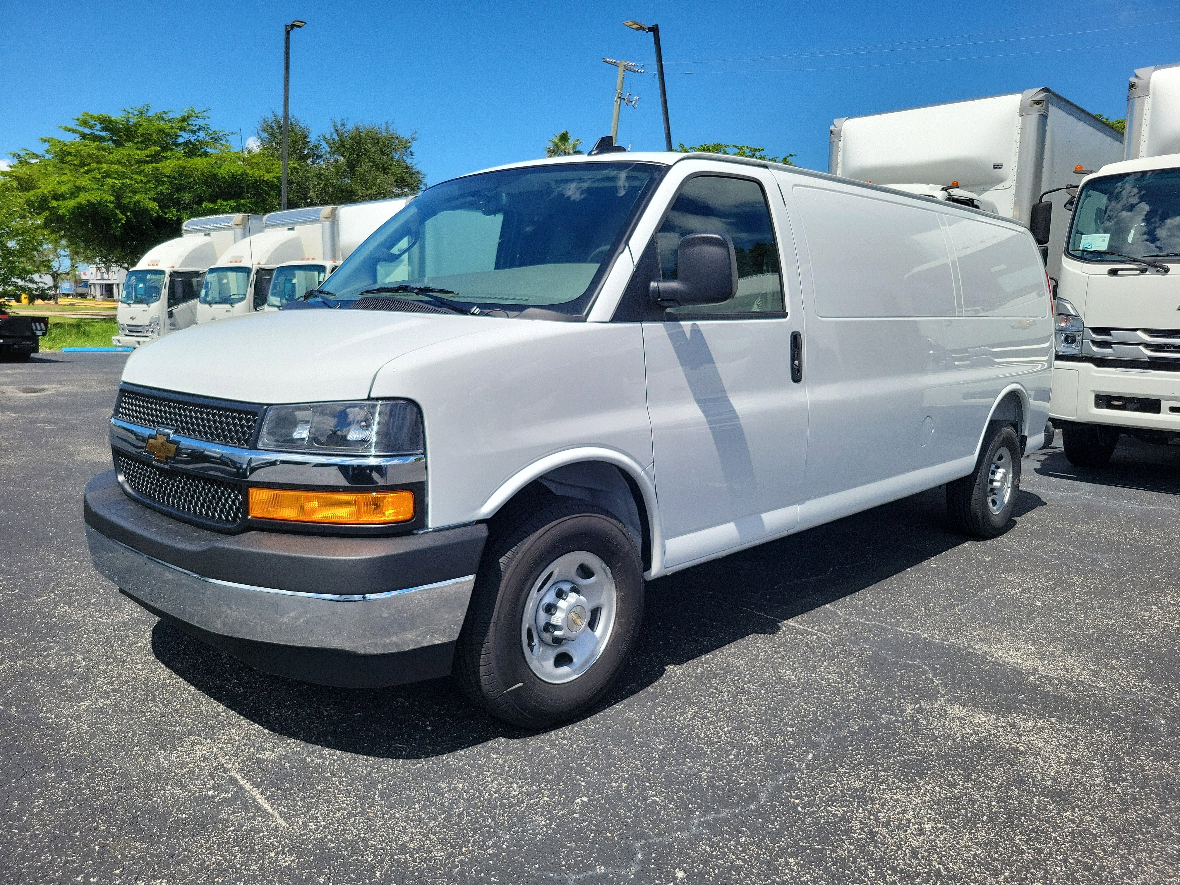 2025 Chevrolet Express Cargo 2500 WT