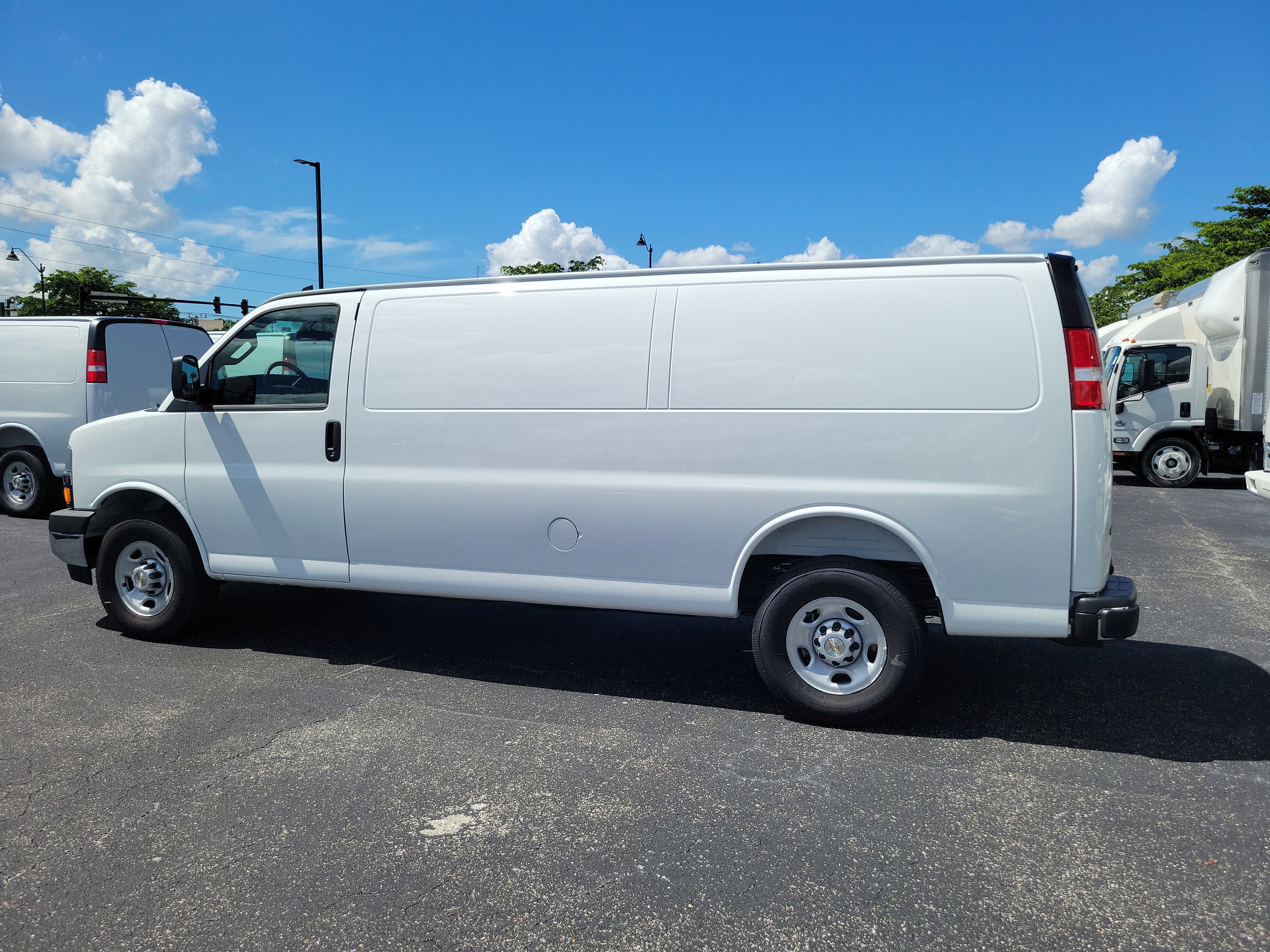 2025 Chevrolet Express Cargo 2500 WT