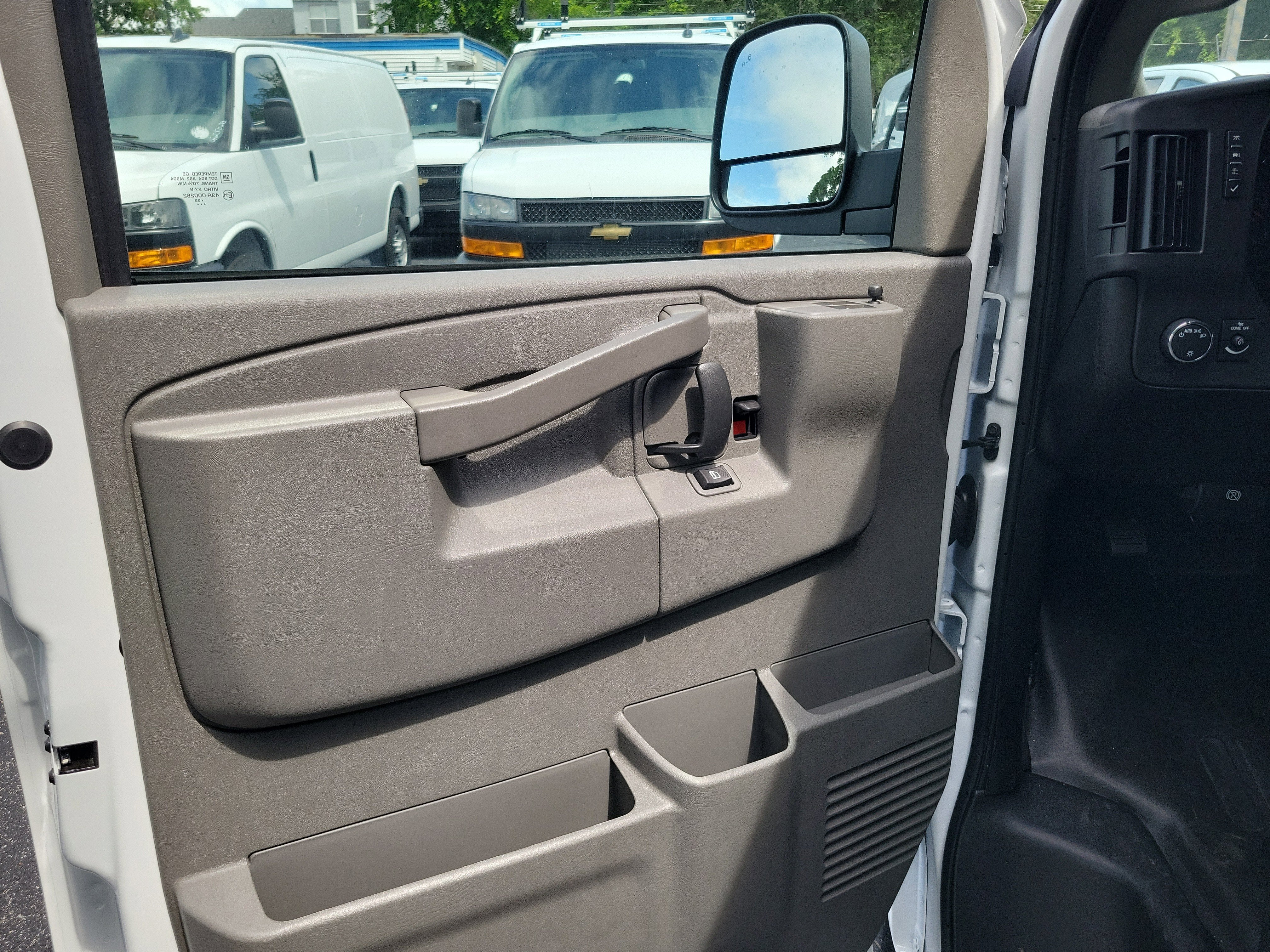 2025 Chevrolet Express Cargo 2500 WT