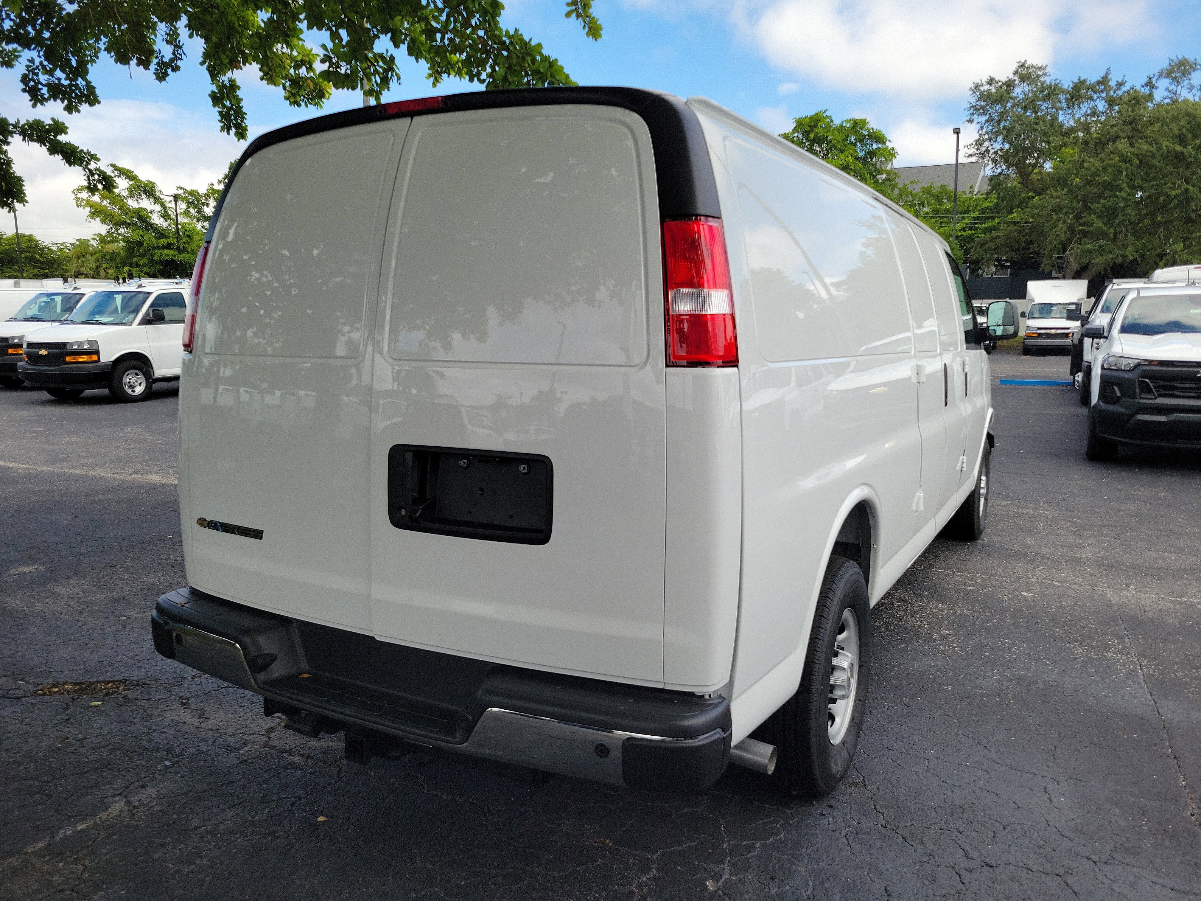 2025 Chevrolet Express Cargo 2500 WT