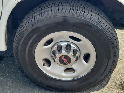 2025 GMC Savana Passenger LT