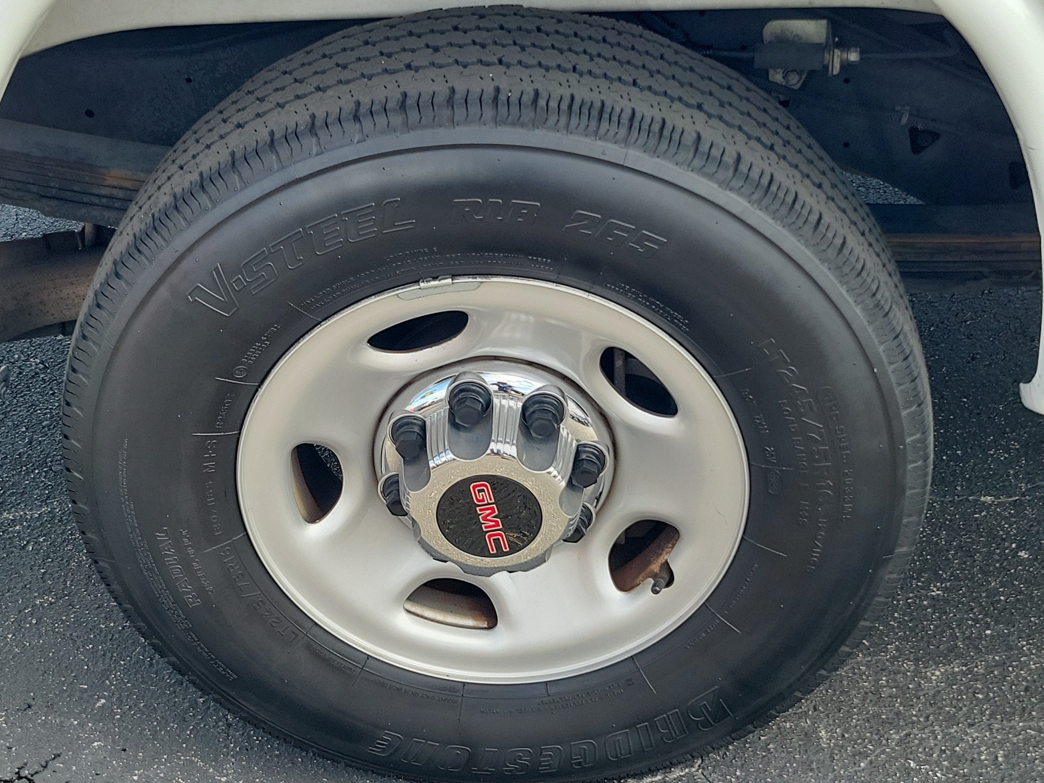 2025 GMC Savana Passenger LT