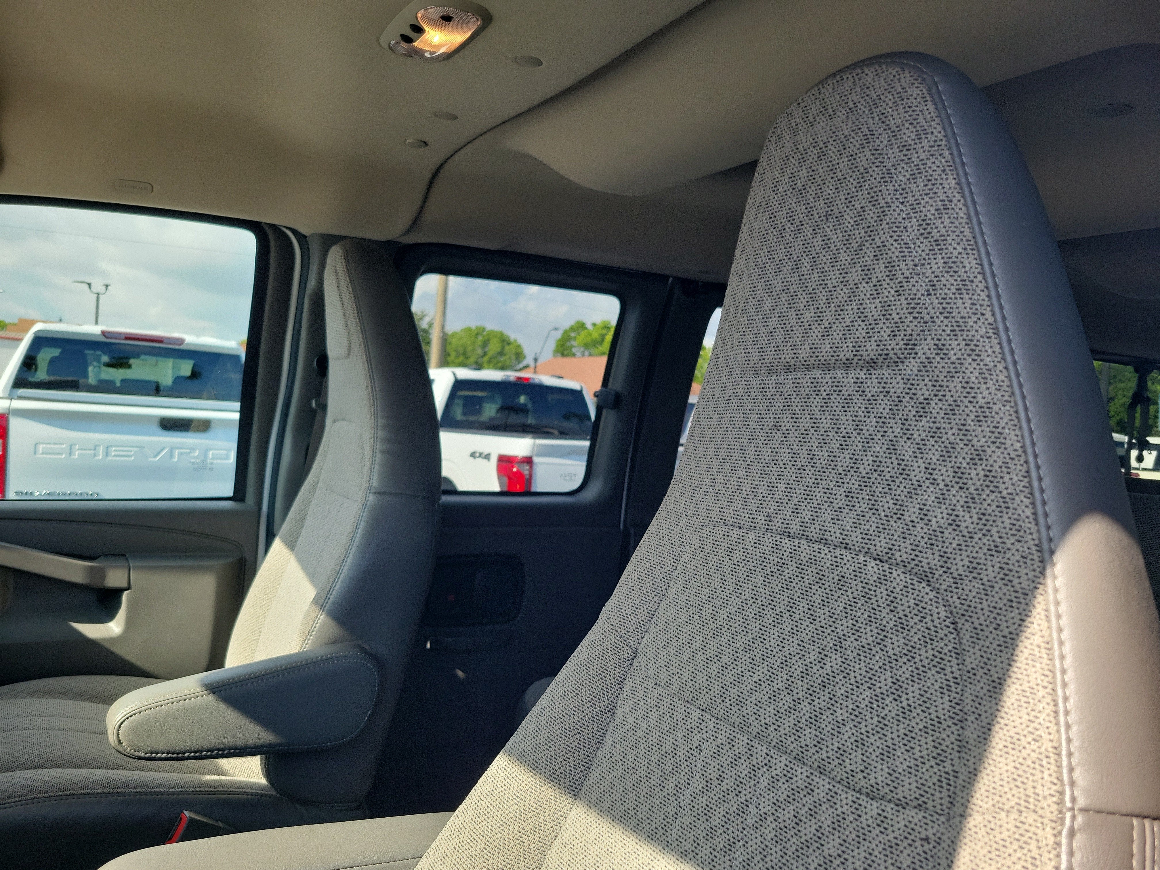 2025 GMC Savana Passenger LT