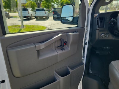 2025 GMC Savana Passenger LT