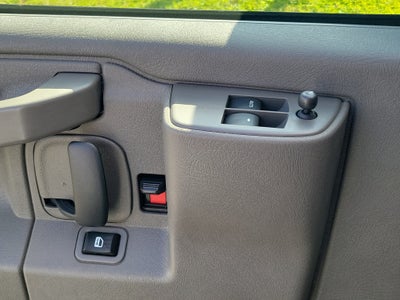 2025 GMC Savana Passenger LT