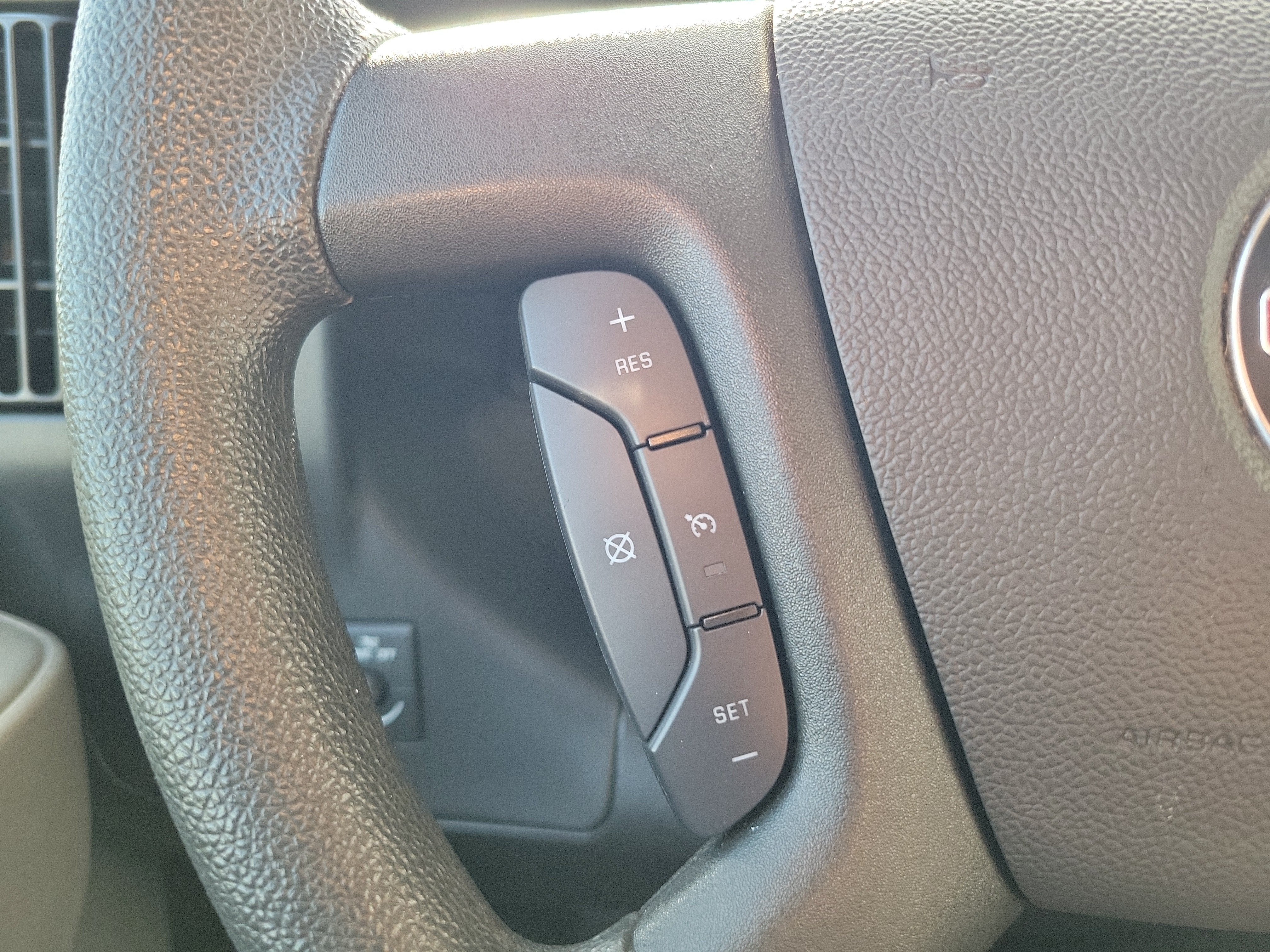 2025 GMC Savana Passenger LT