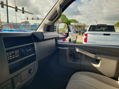 2025 GMC Savana Passenger LT