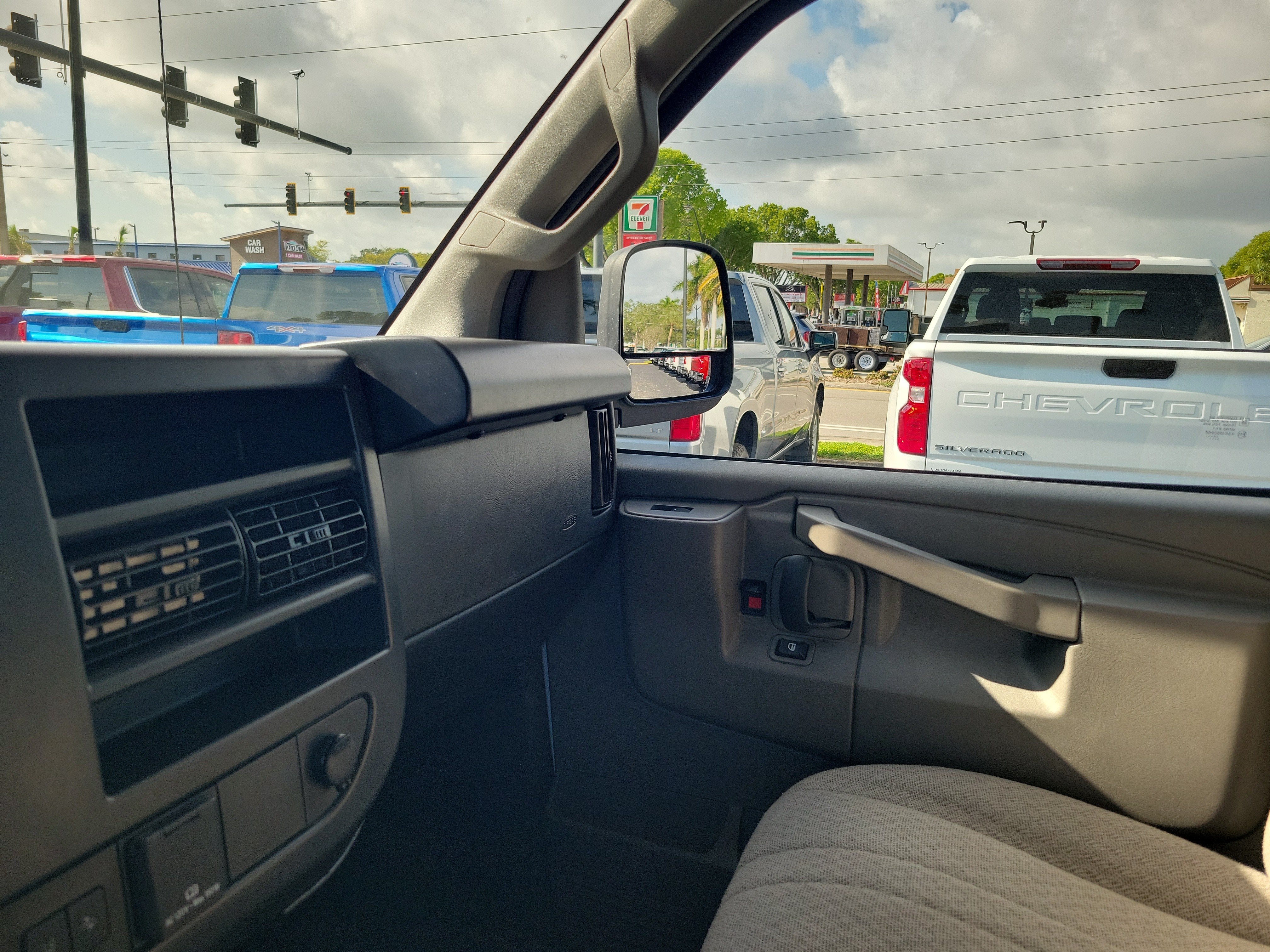2025 GMC Savana Passenger LT