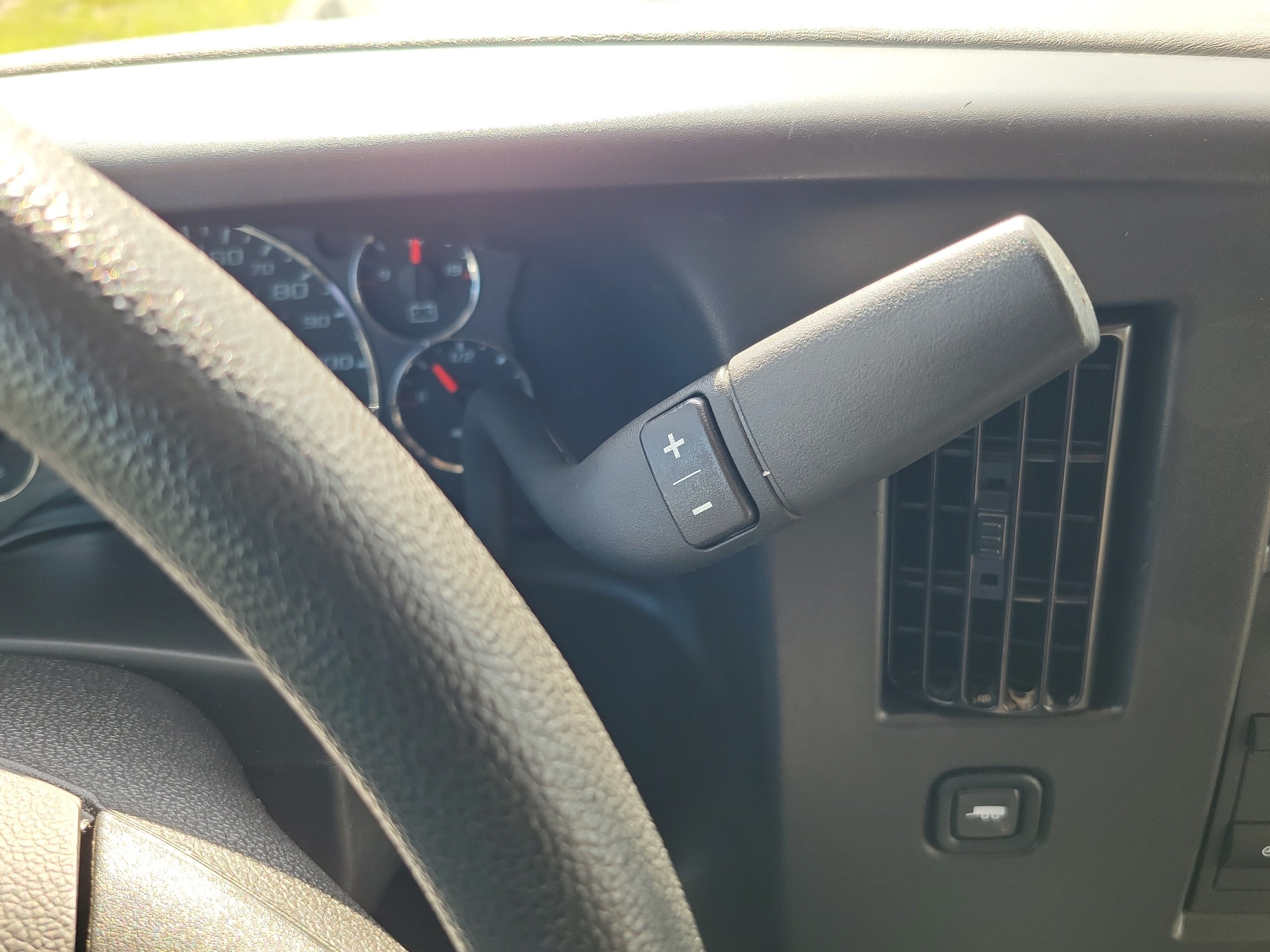 2025 GMC Savana Passenger LT