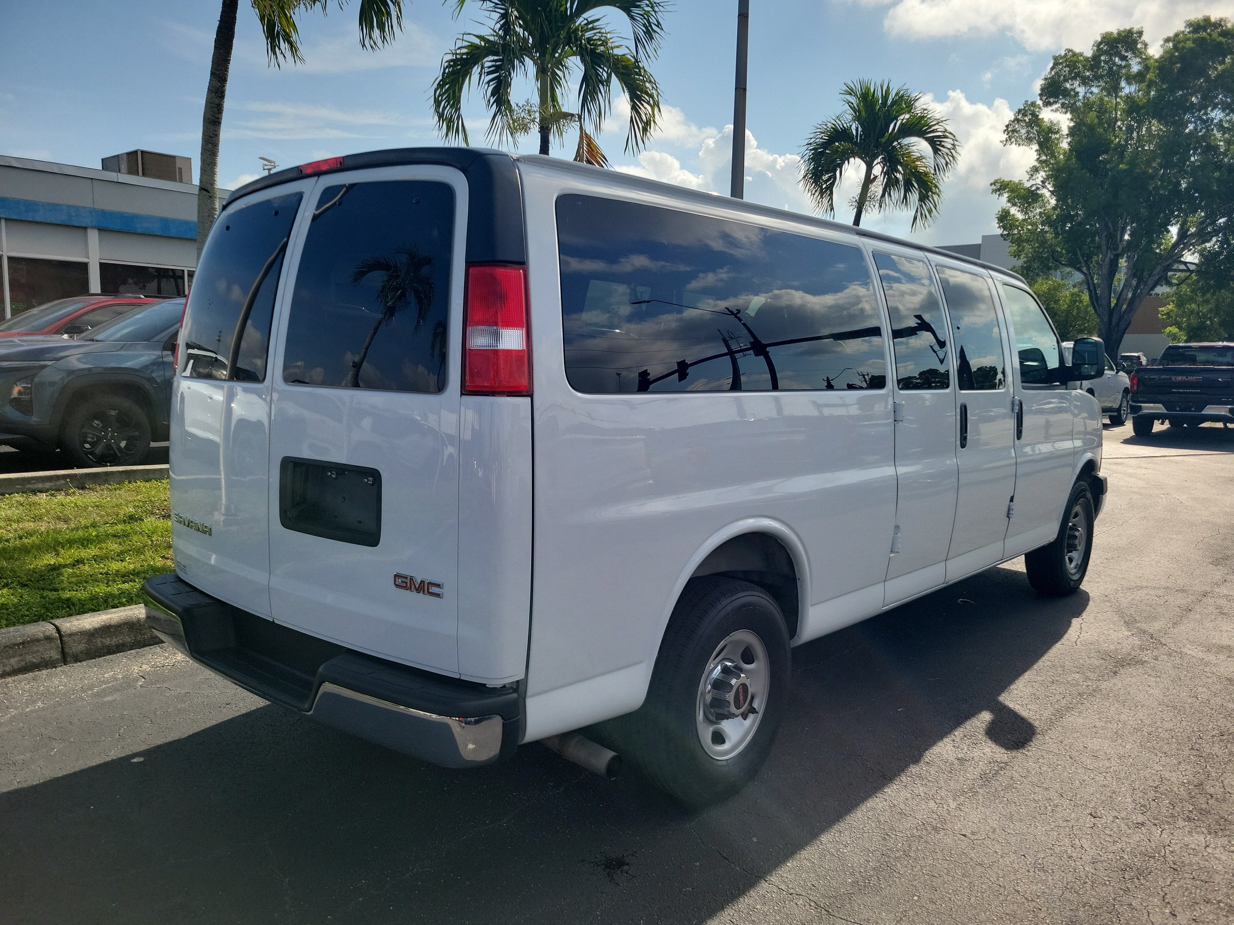 2025 GMC Savana Passenger LT