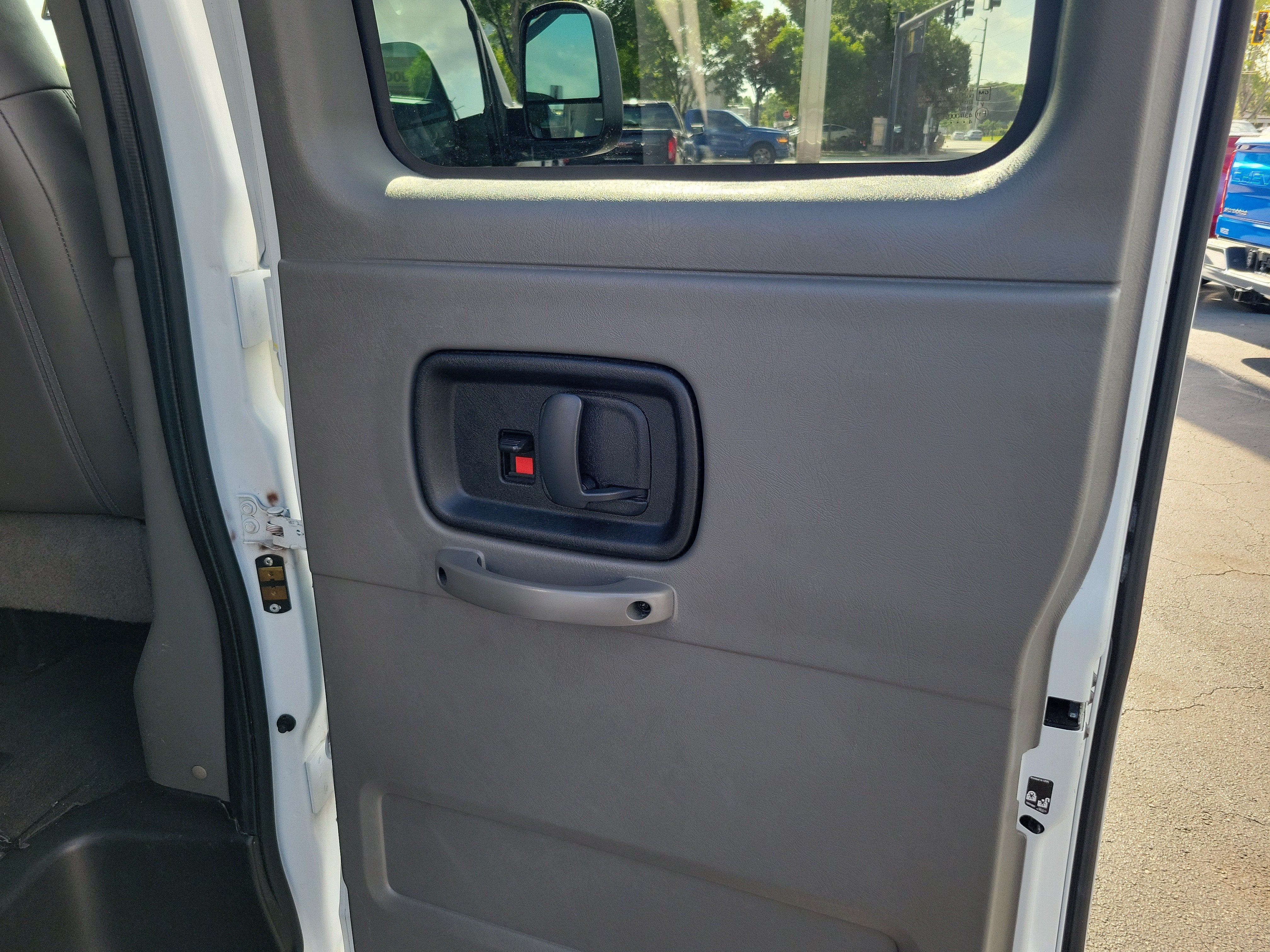 2025 GMC Savana Passenger LT