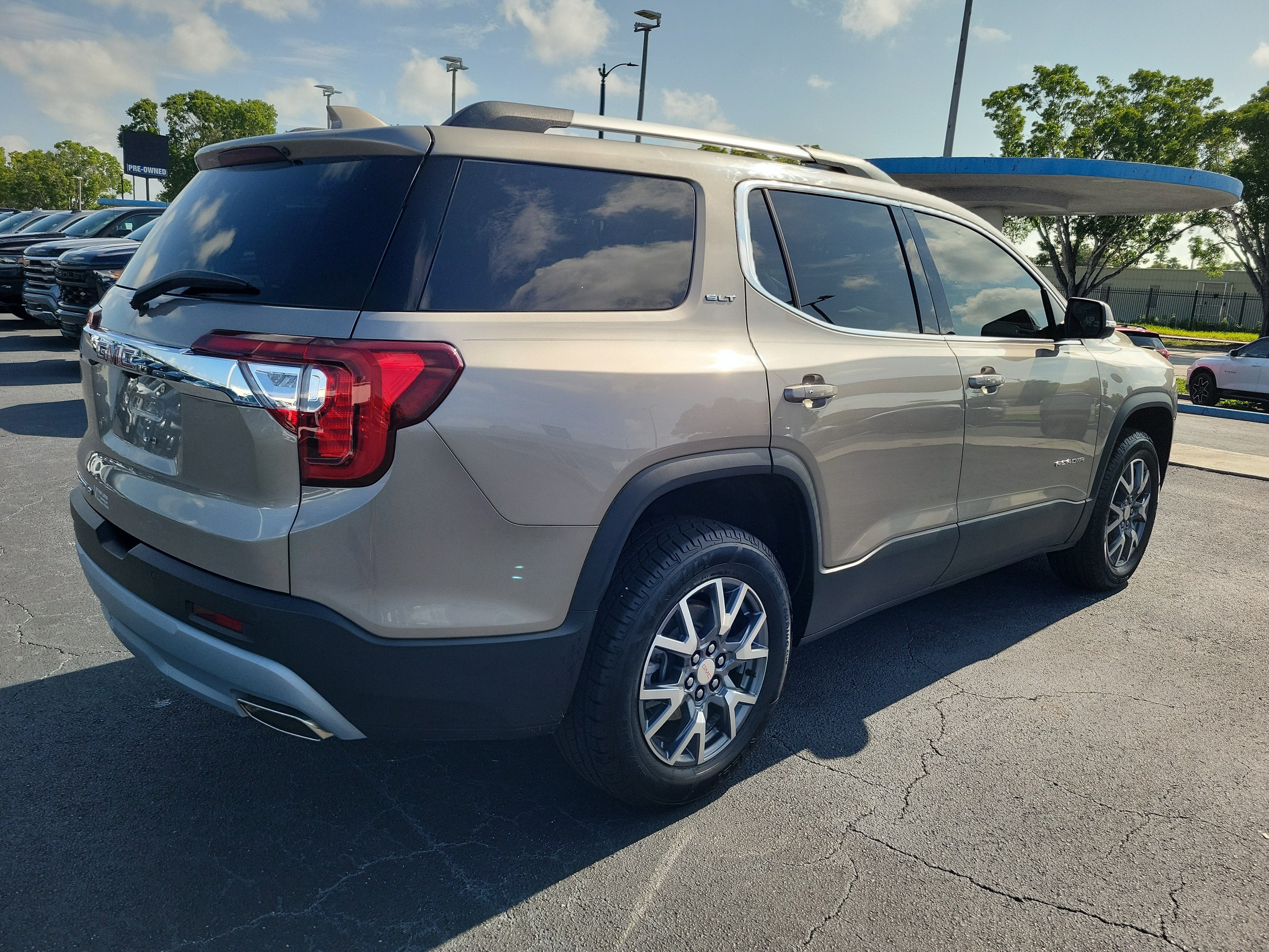 2022 GMC Acadia SLT