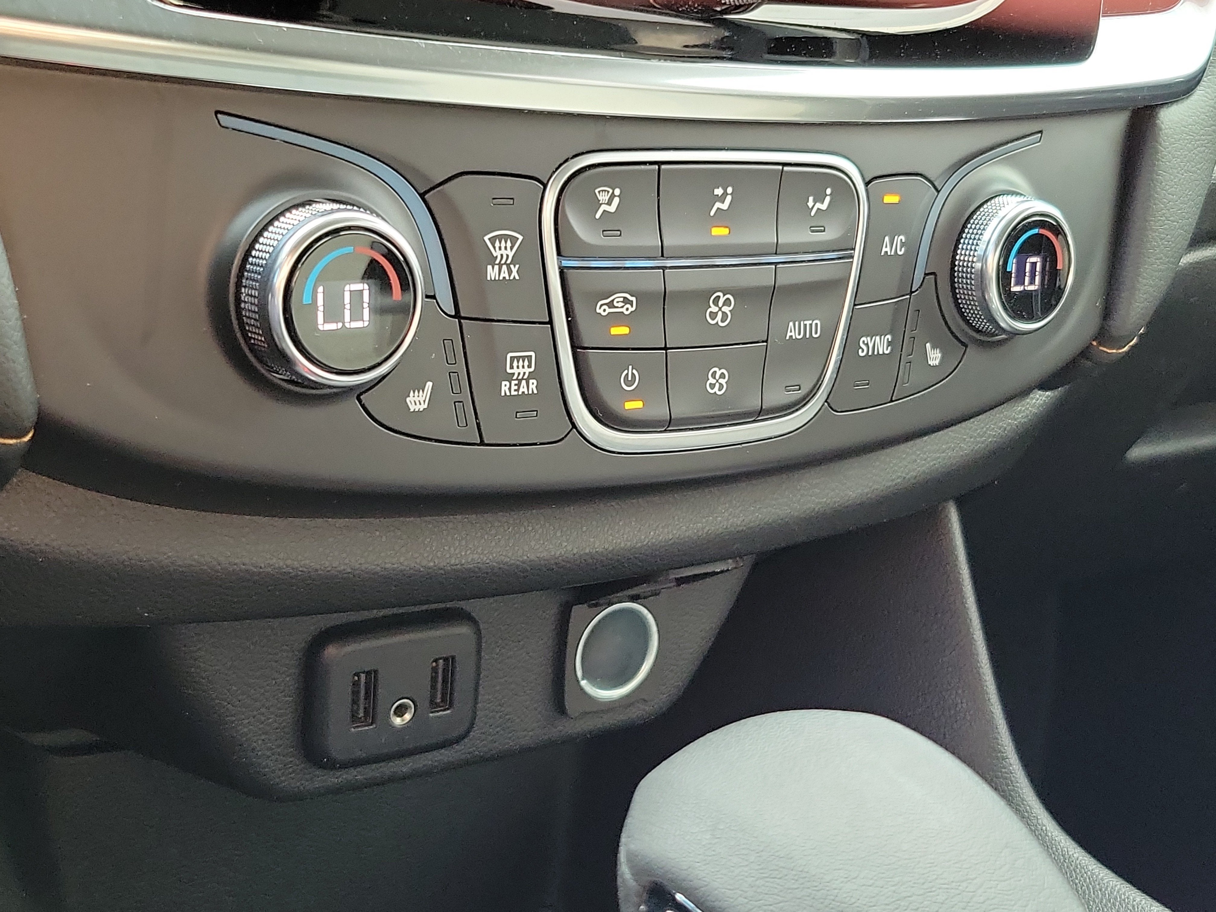 2021 Chevrolet Traverse LT Cloth