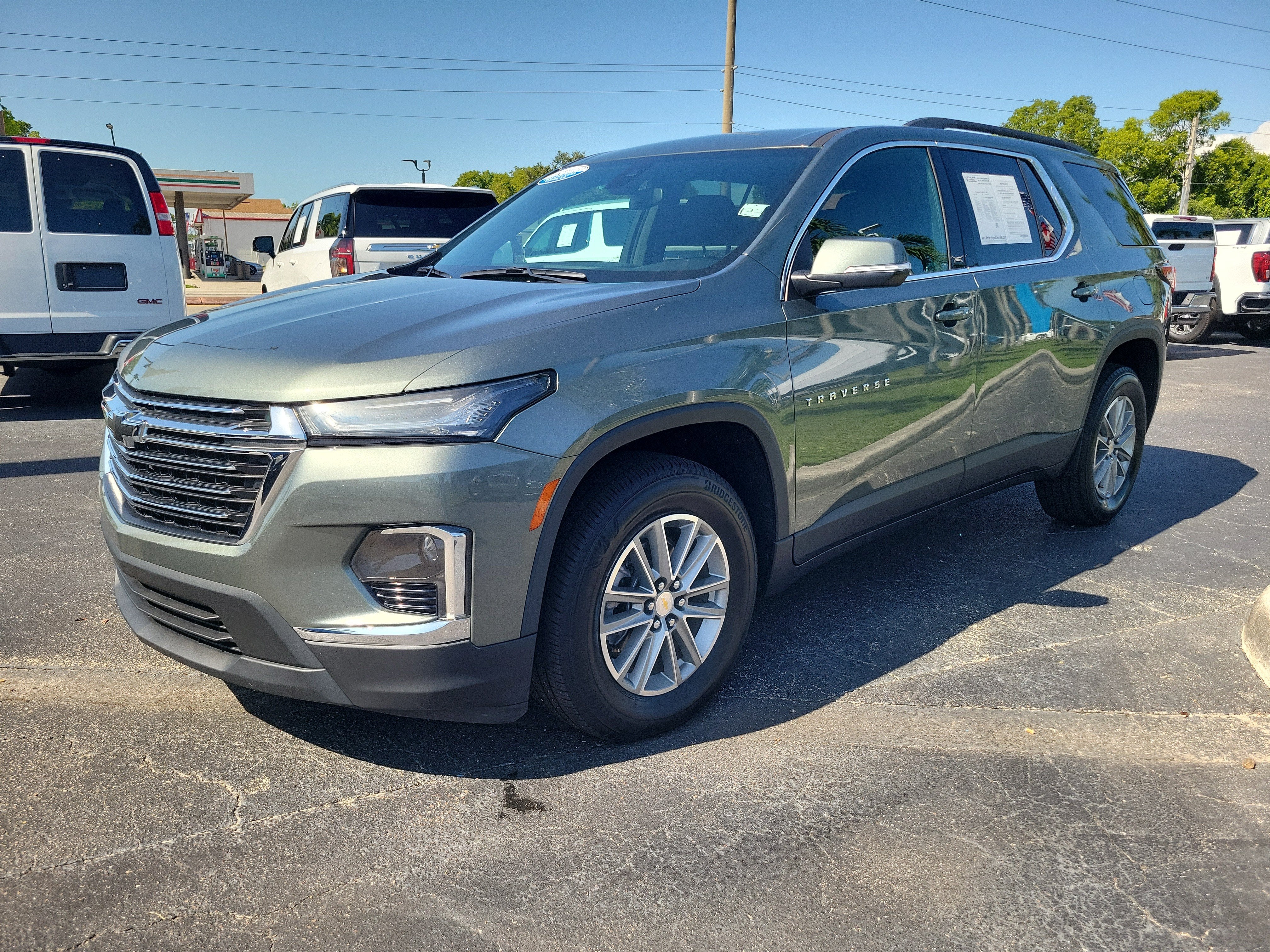 2023 Chevrolet Traverse LT Cloth
