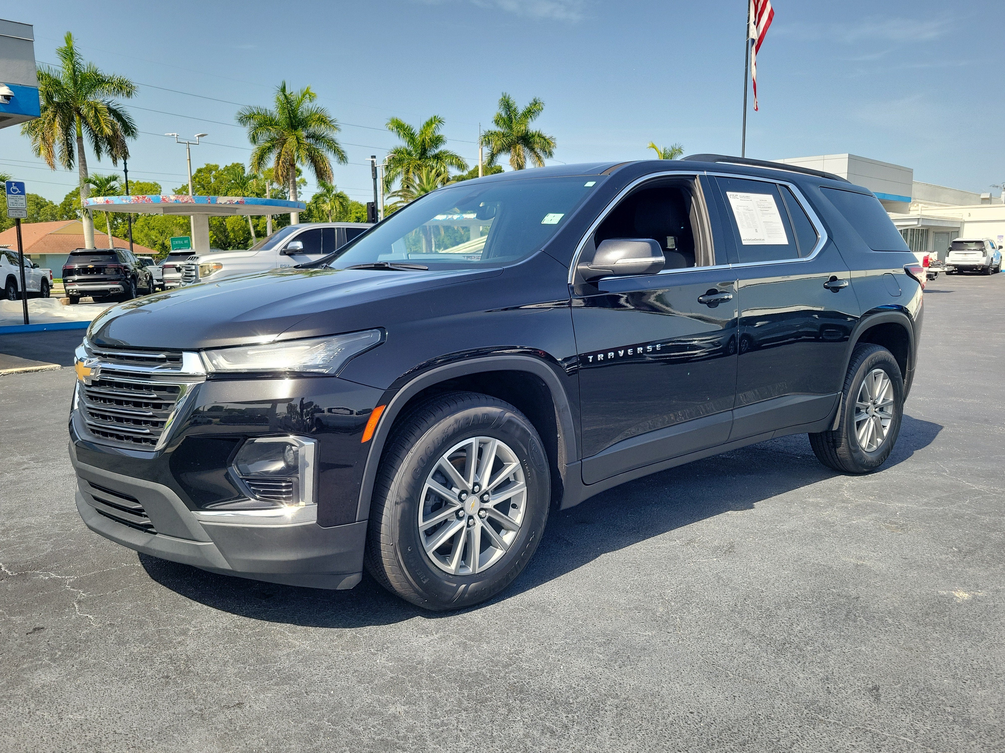 2023 Chevrolet Traverse LT Cloth