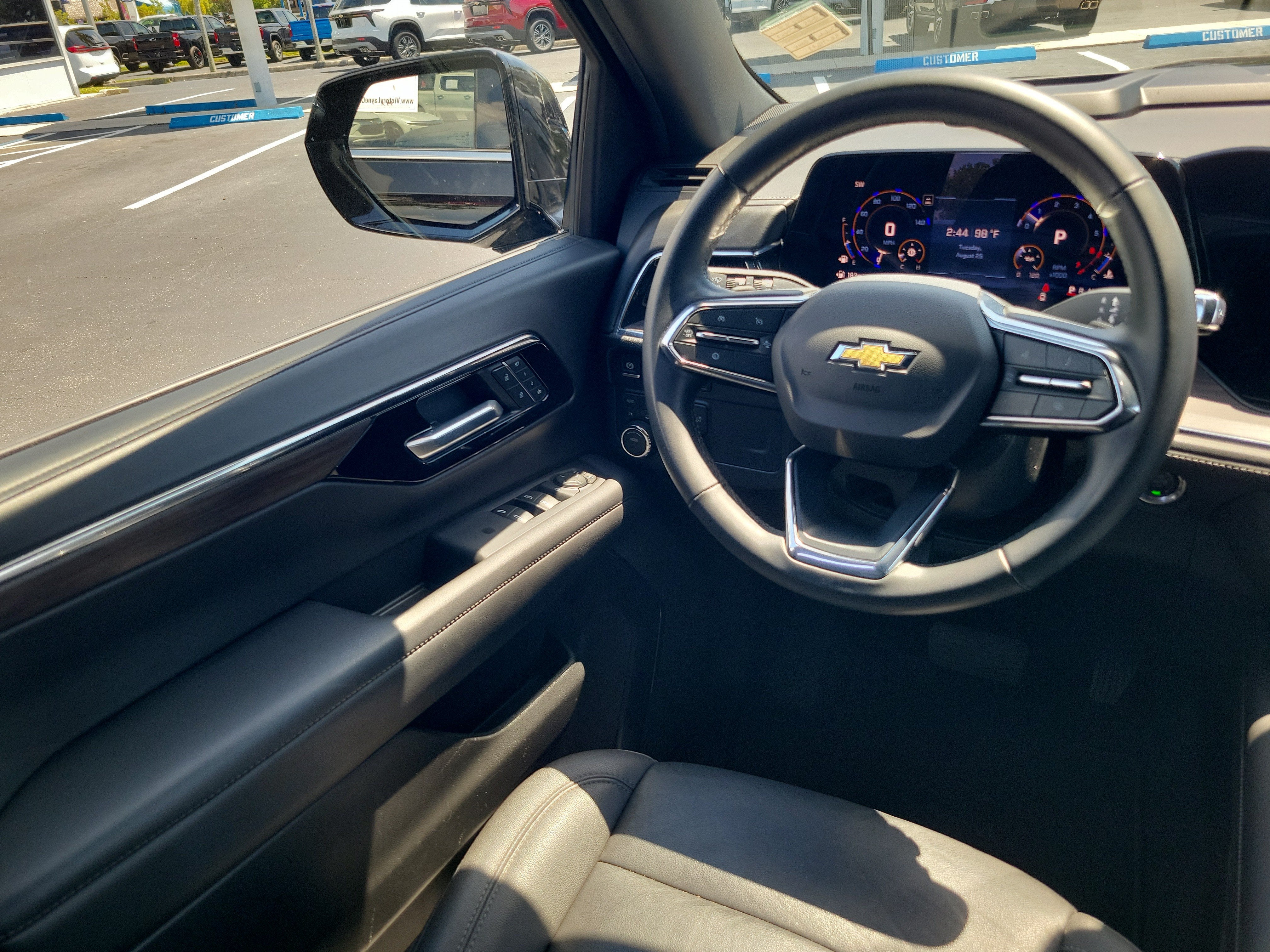 2025 Chevrolet Suburban LT