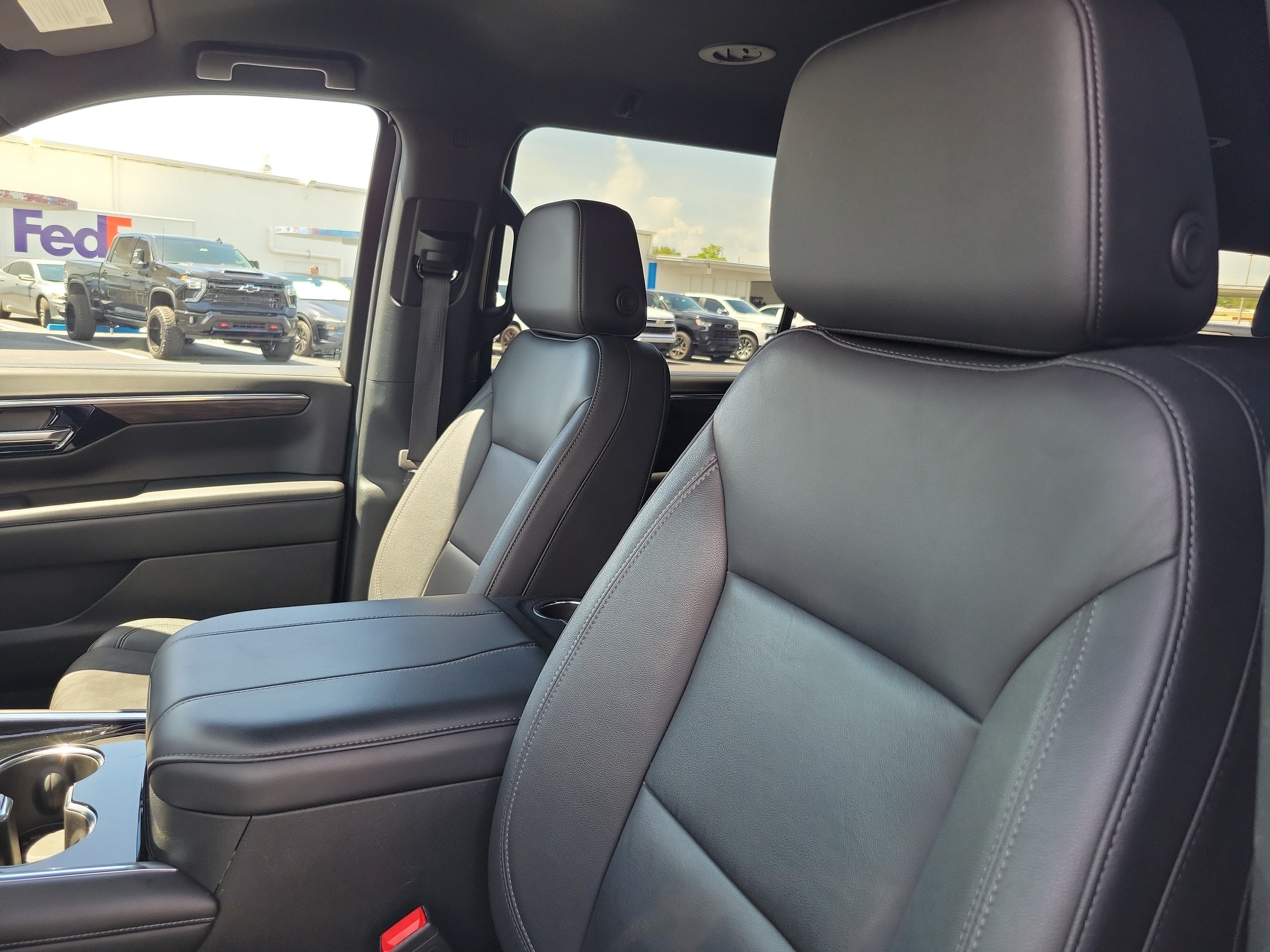 2025 Chevrolet Suburban LT