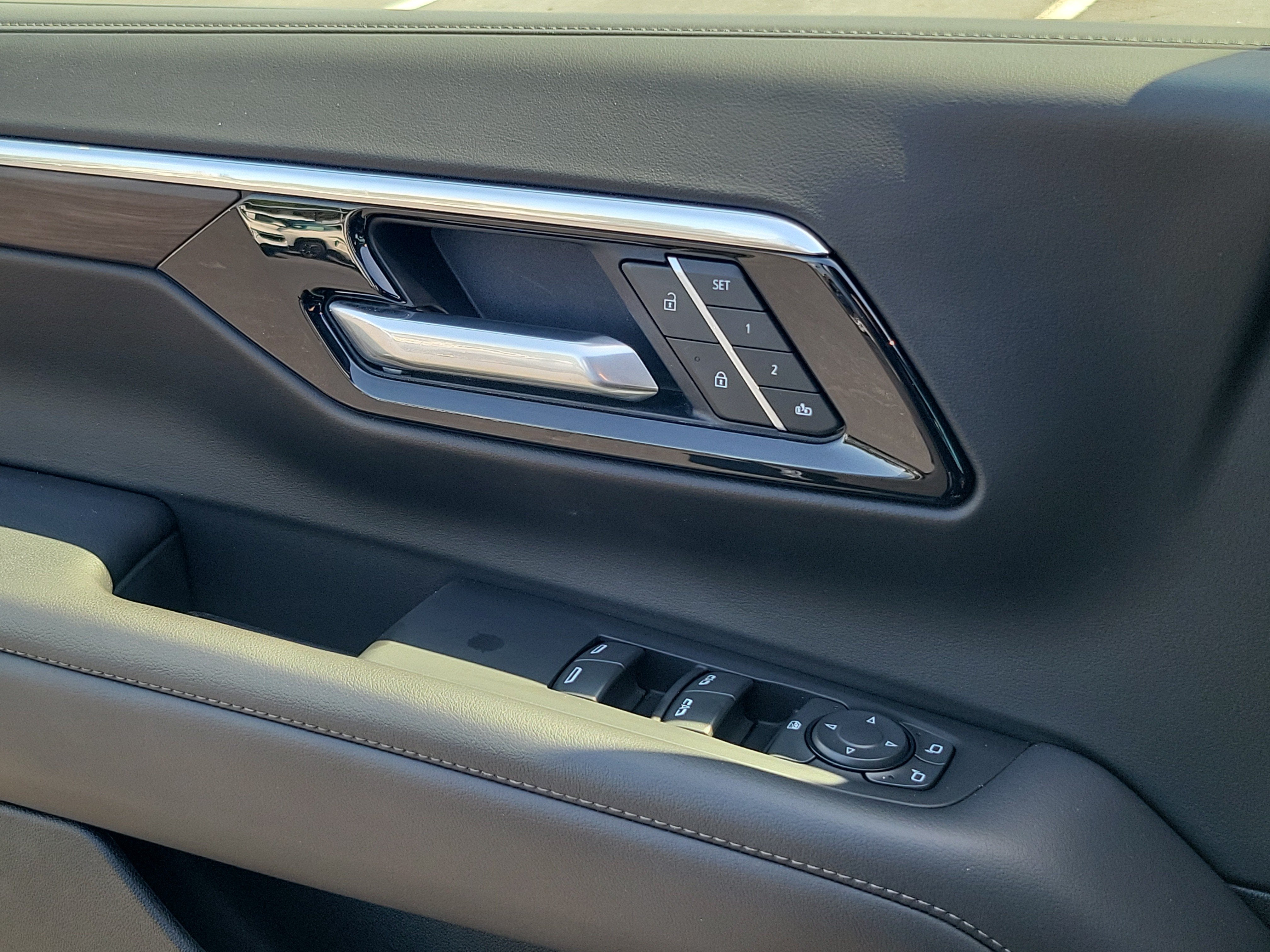 2025 Chevrolet Suburban LT