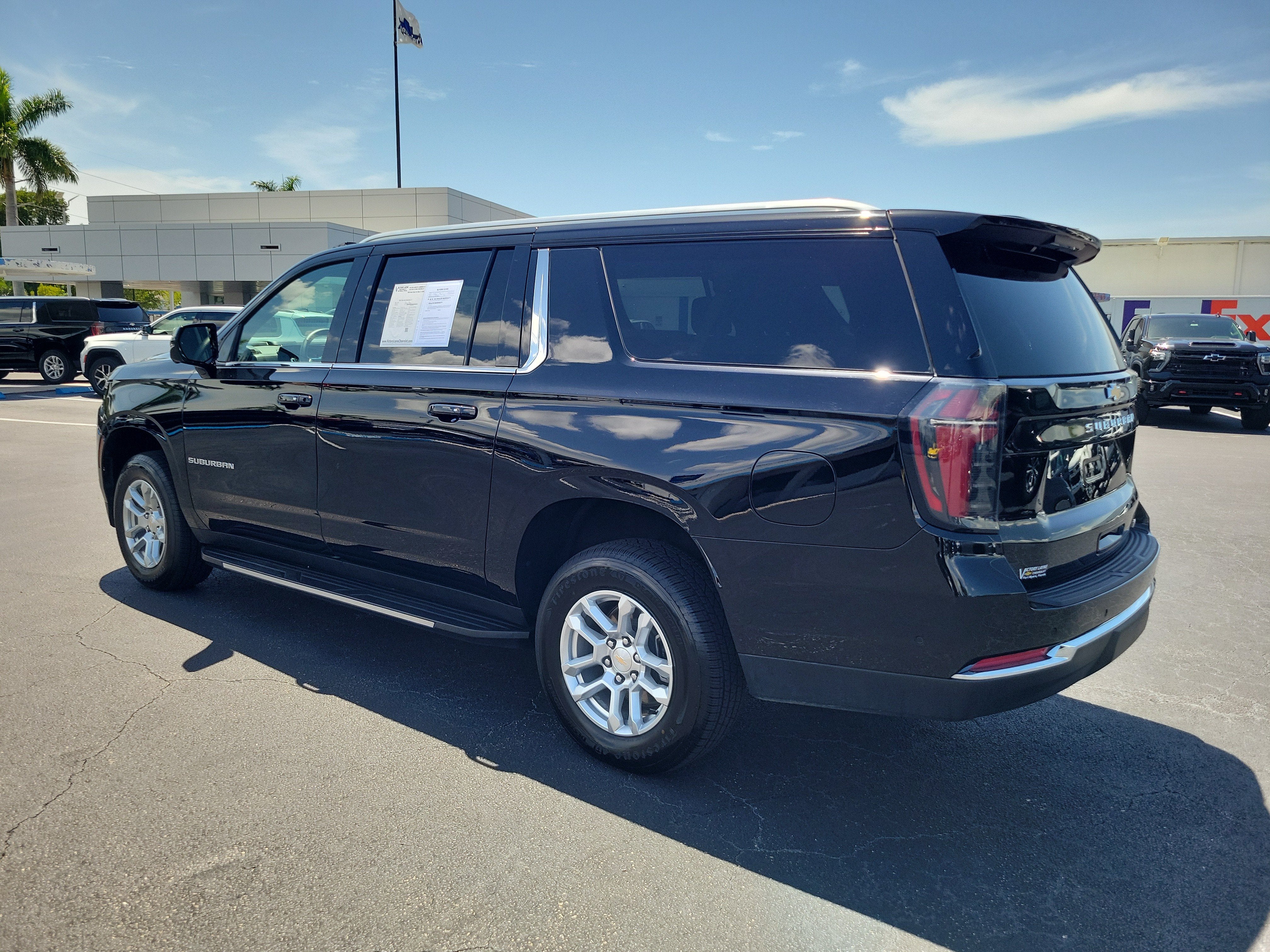 2025 Chevrolet Suburban LT