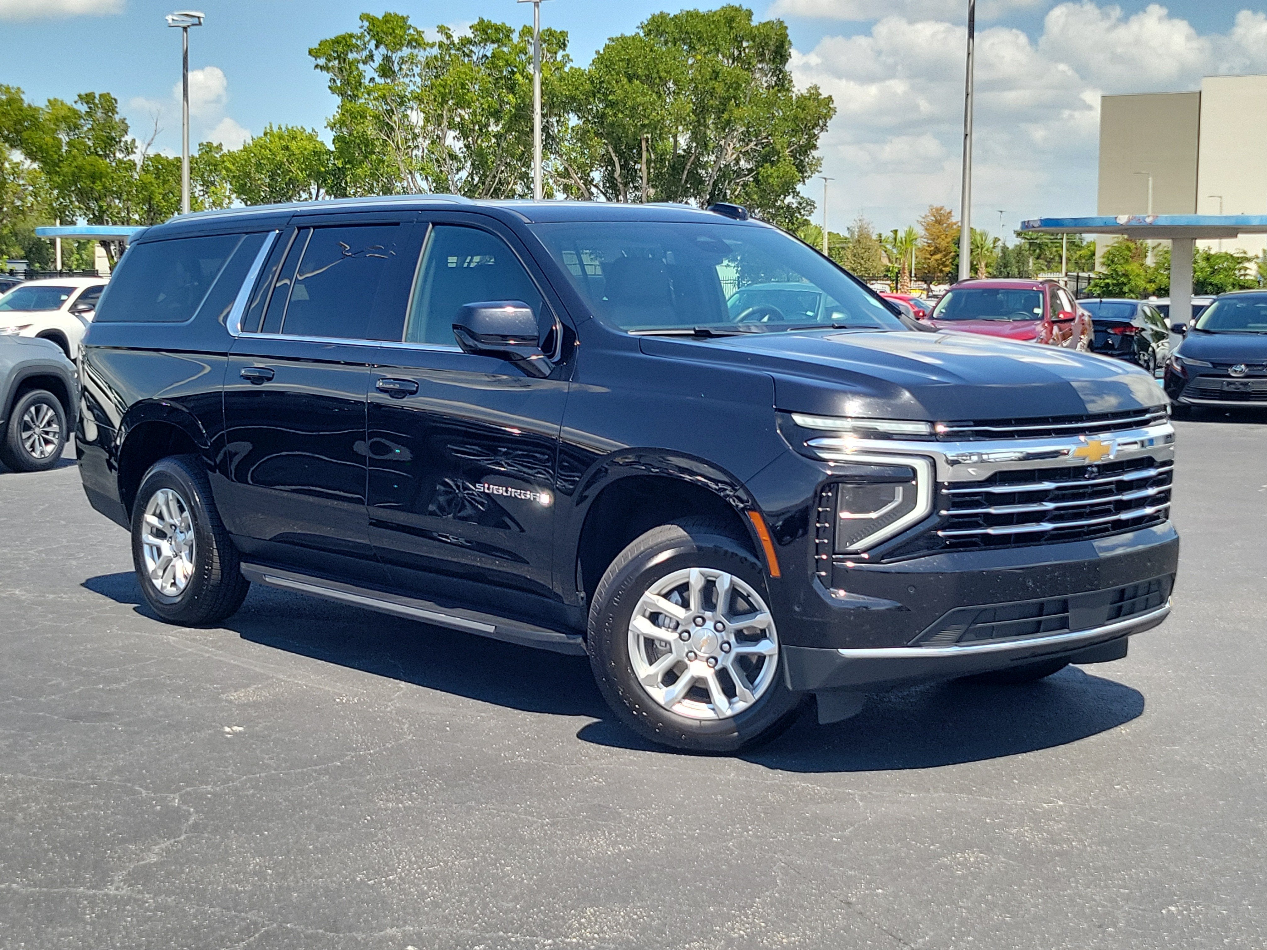 2025 Chevrolet Suburban LT