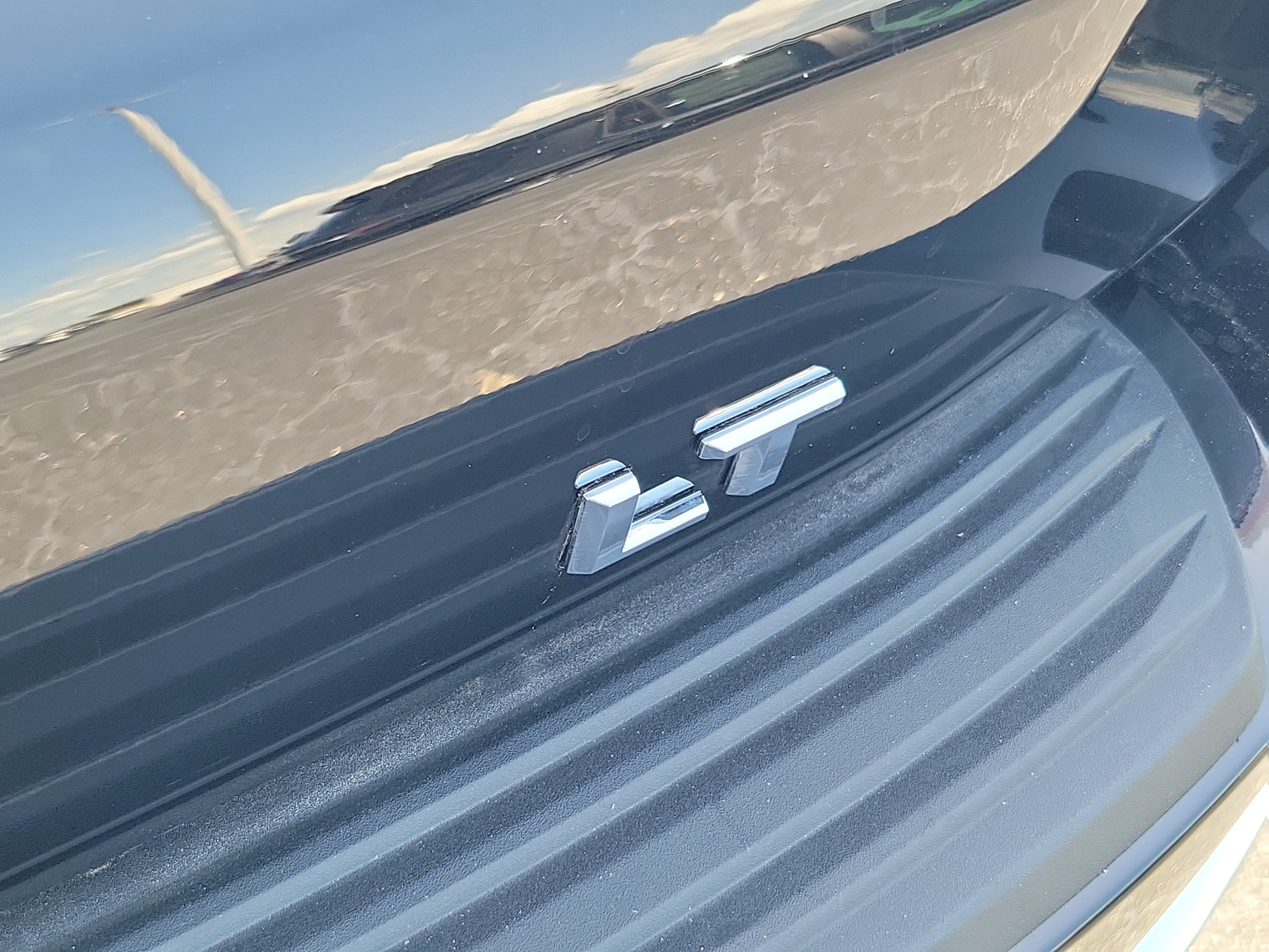 2025 Chevrolet Suburban LT