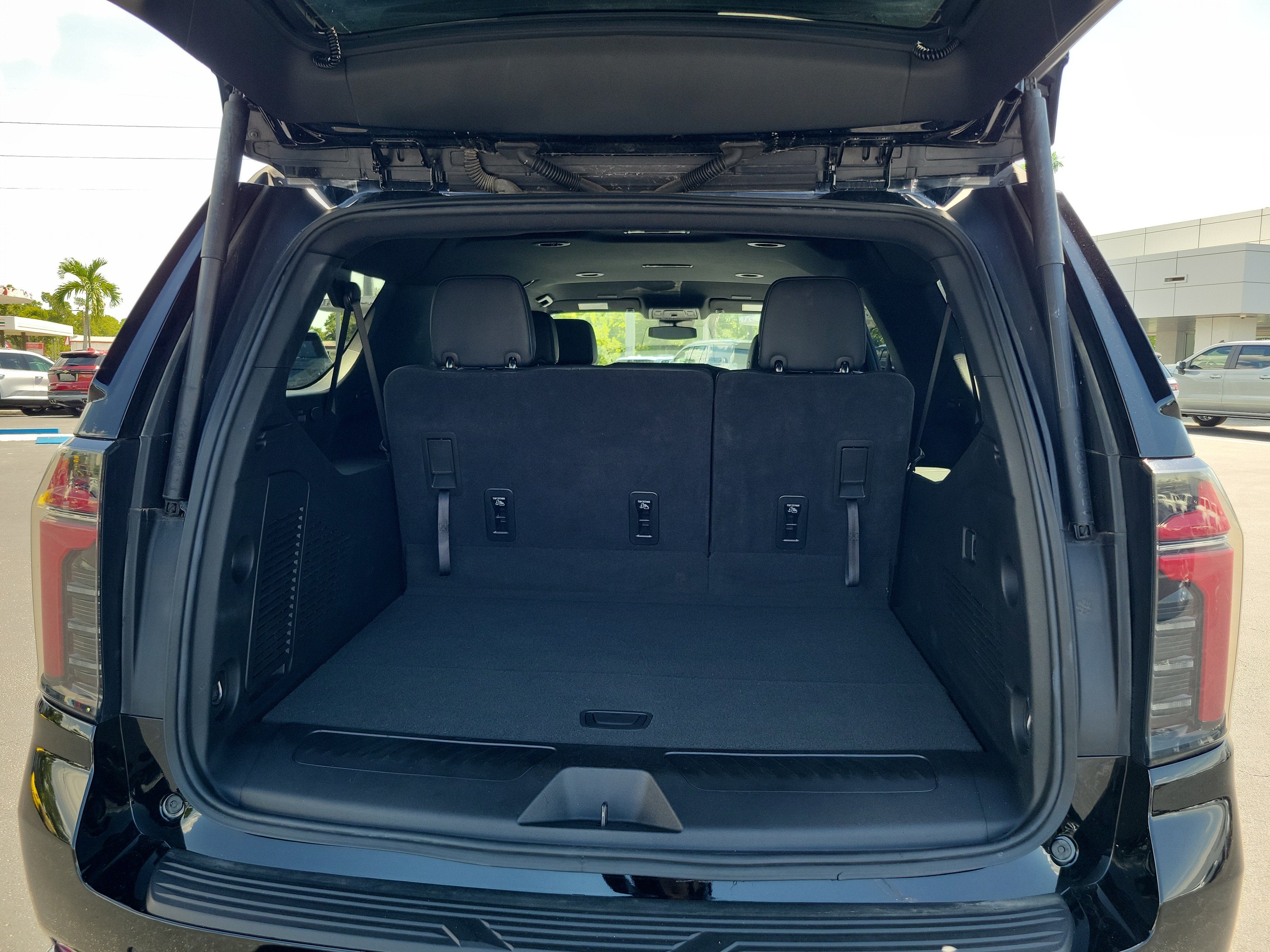 2025 Chevrolet Suburban LT