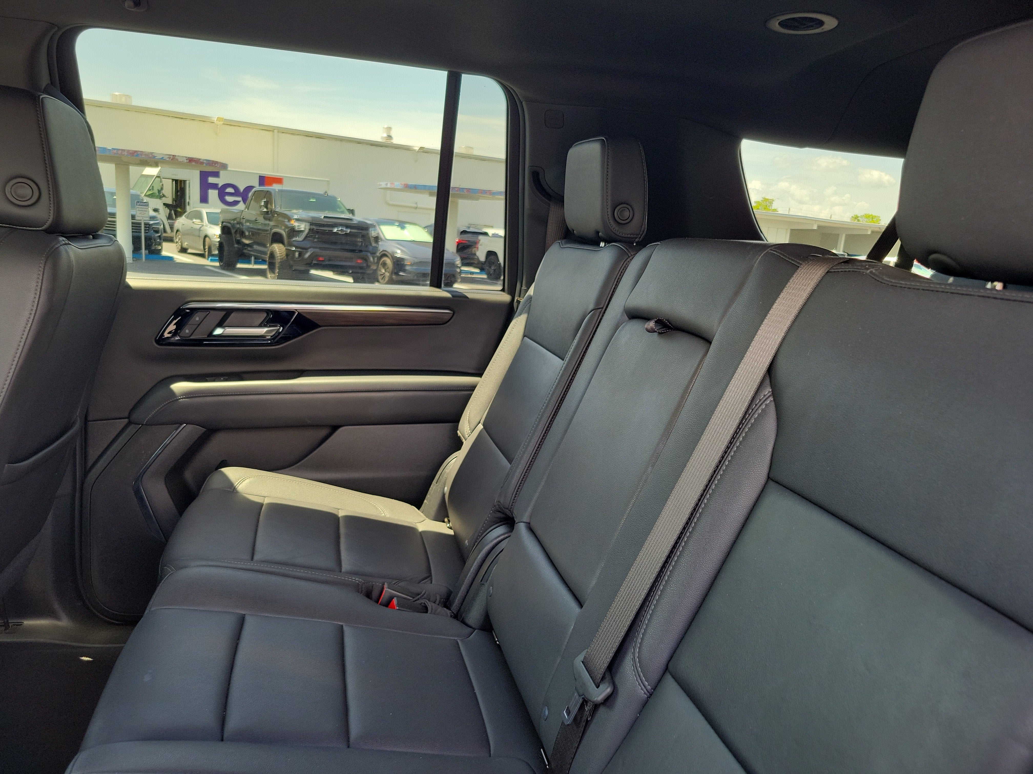 2025 Chevrolet Suburban LT
