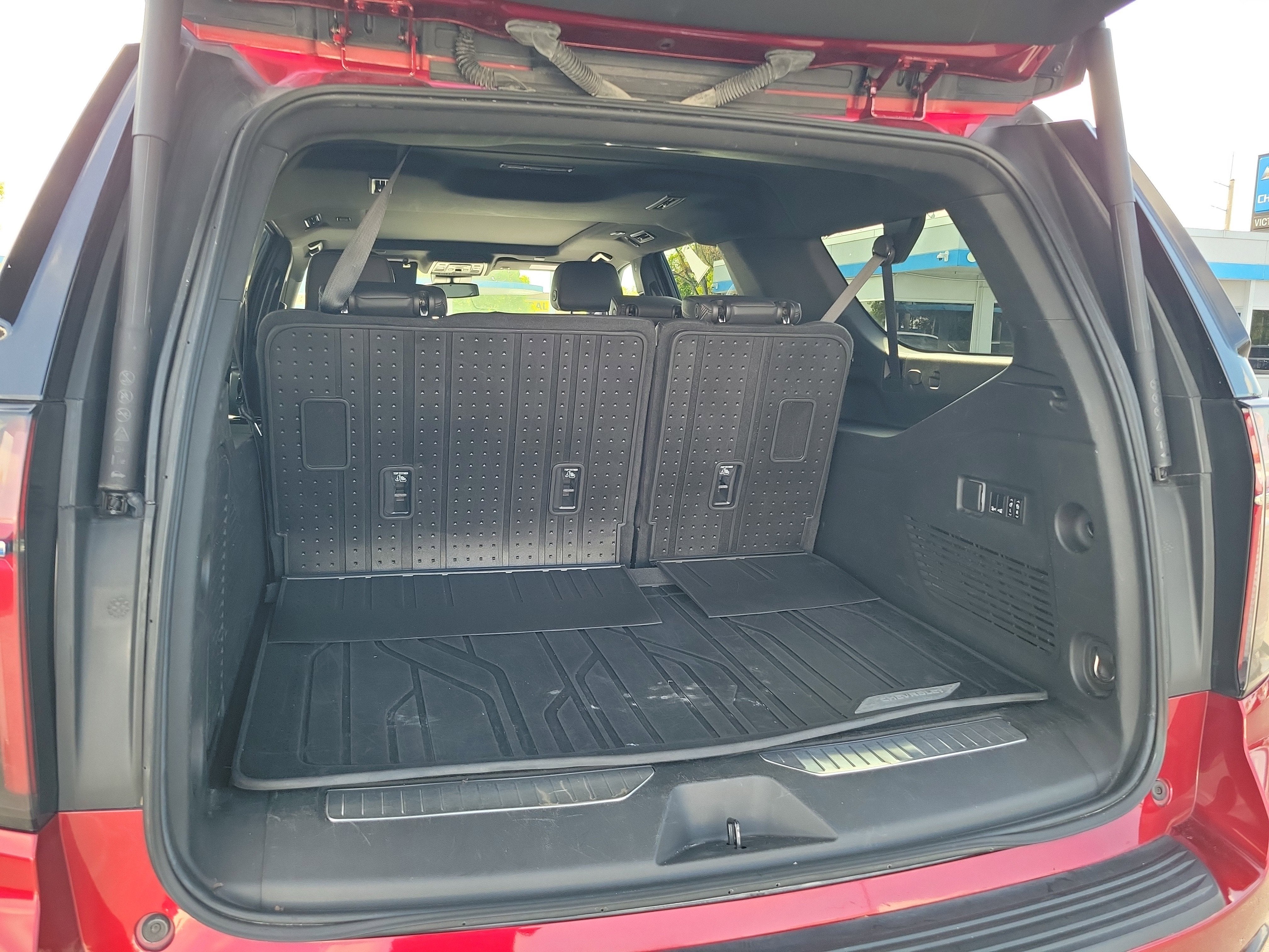 2023 Chevrolet Suburban RST