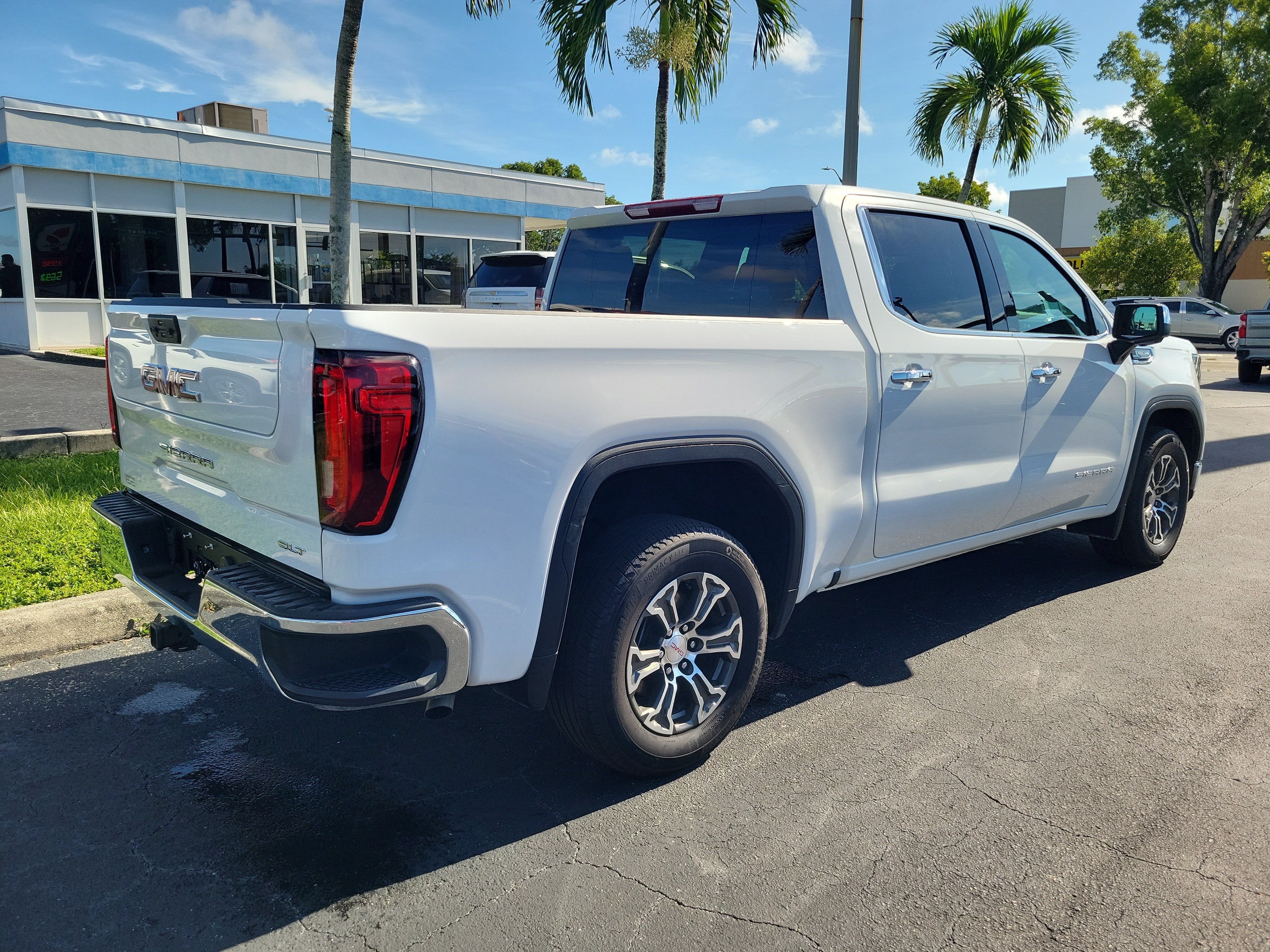 2025 GMC Sierra 1500 SLT