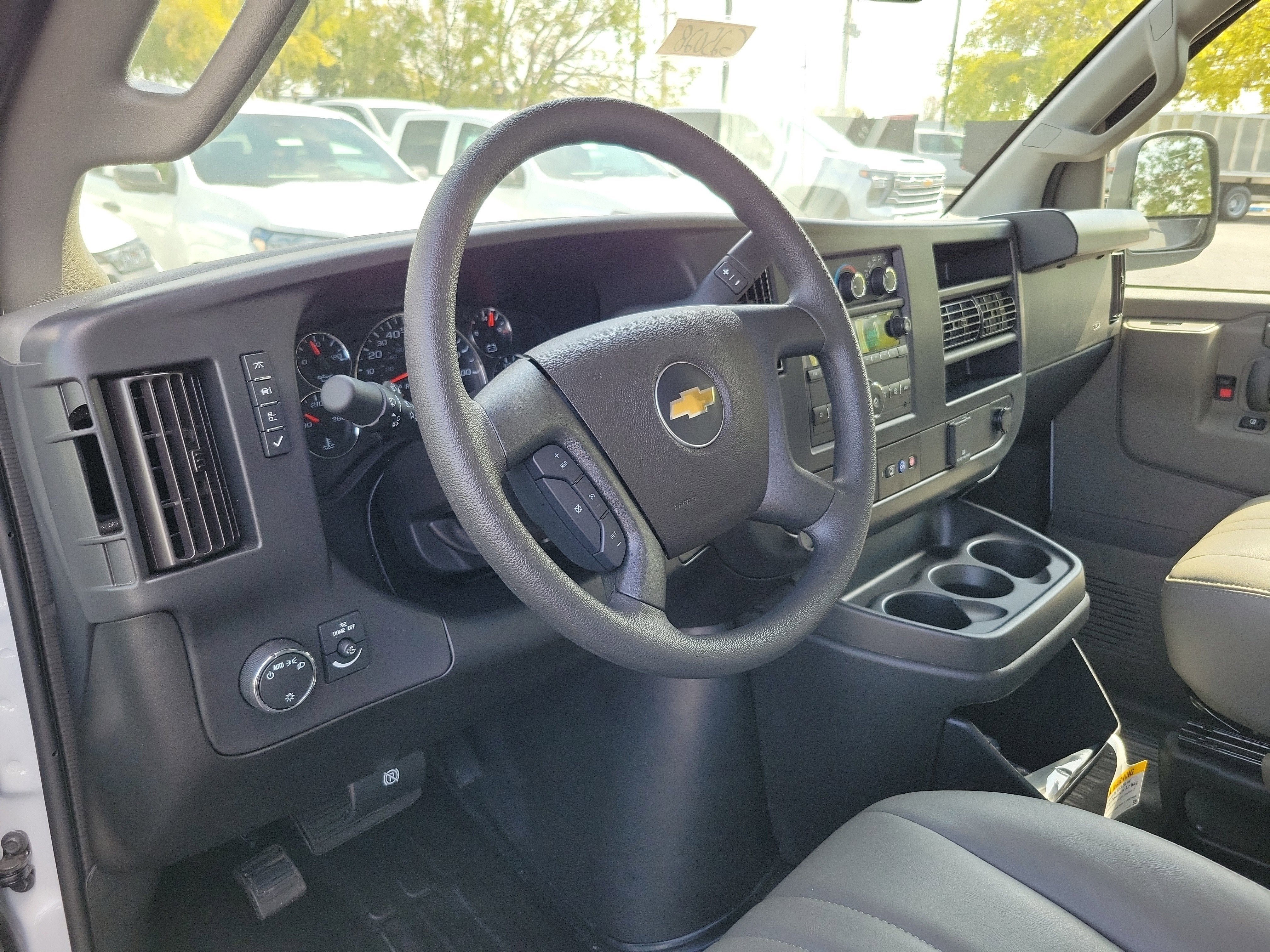 2025 Chevrolet Express Cutaway 3500 1WT