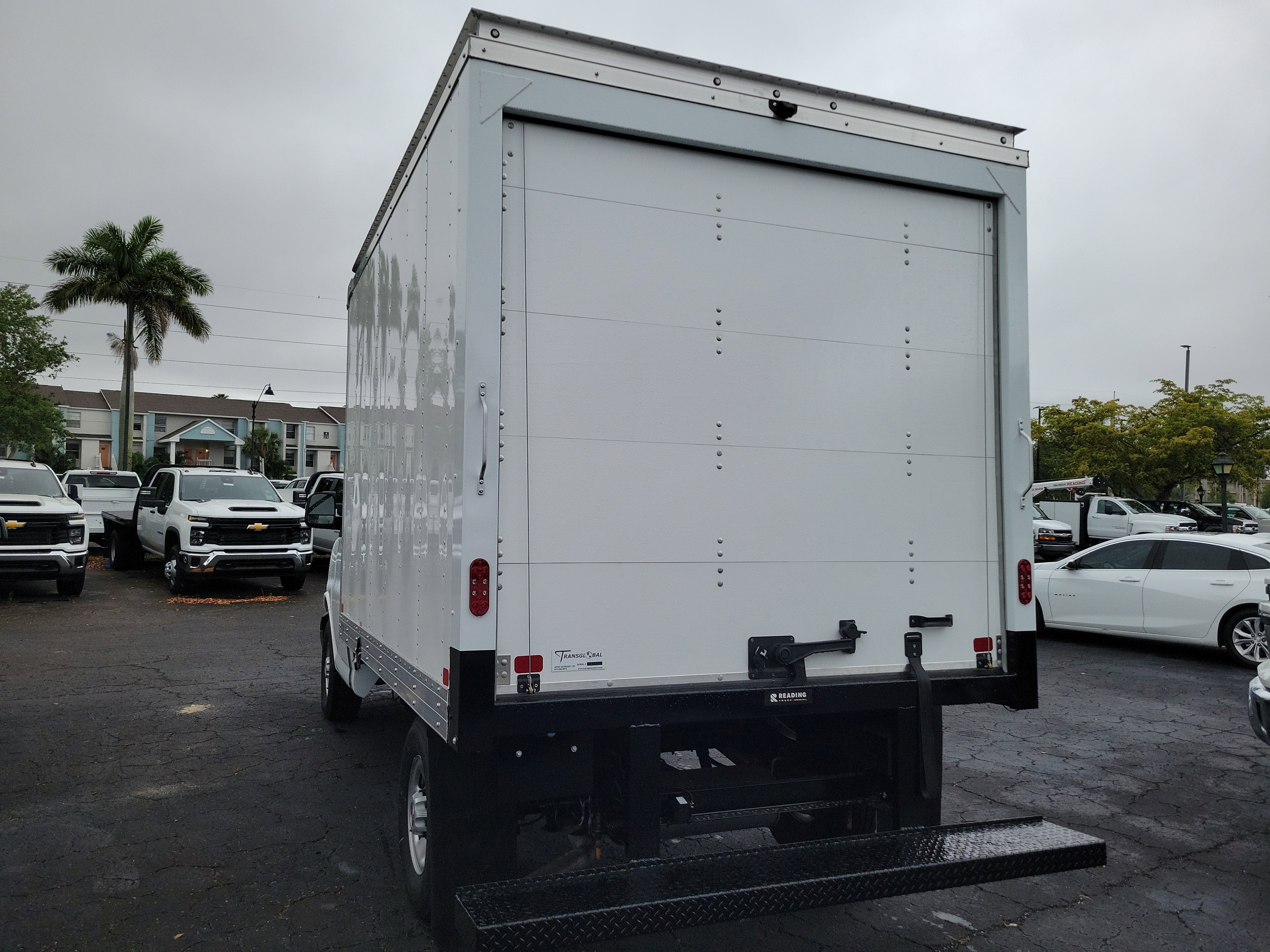 2025 Chevrolet Express Cutaway 3500 1WT