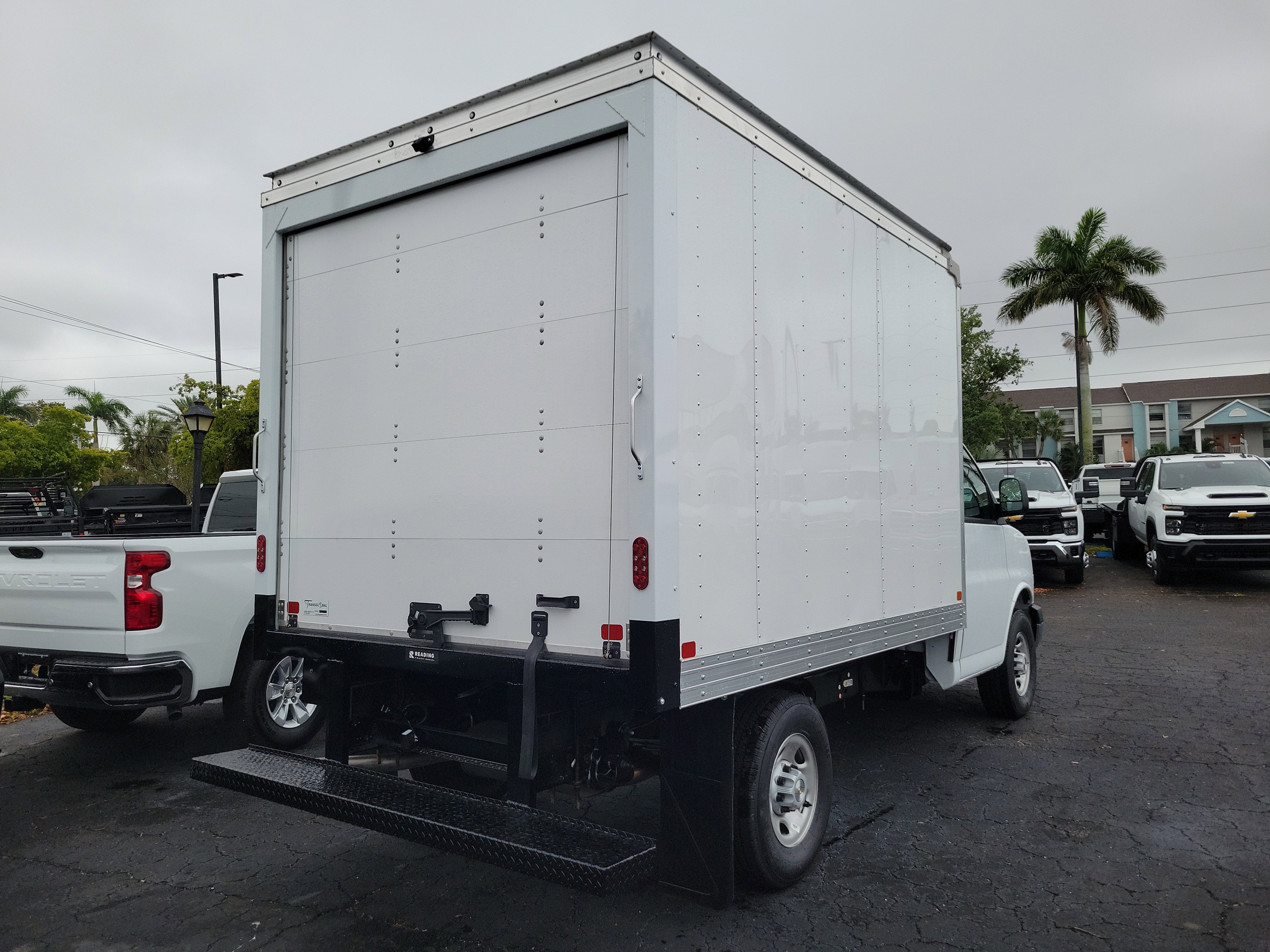 2025 Chevrolet Express Cutaway 3500 1WT