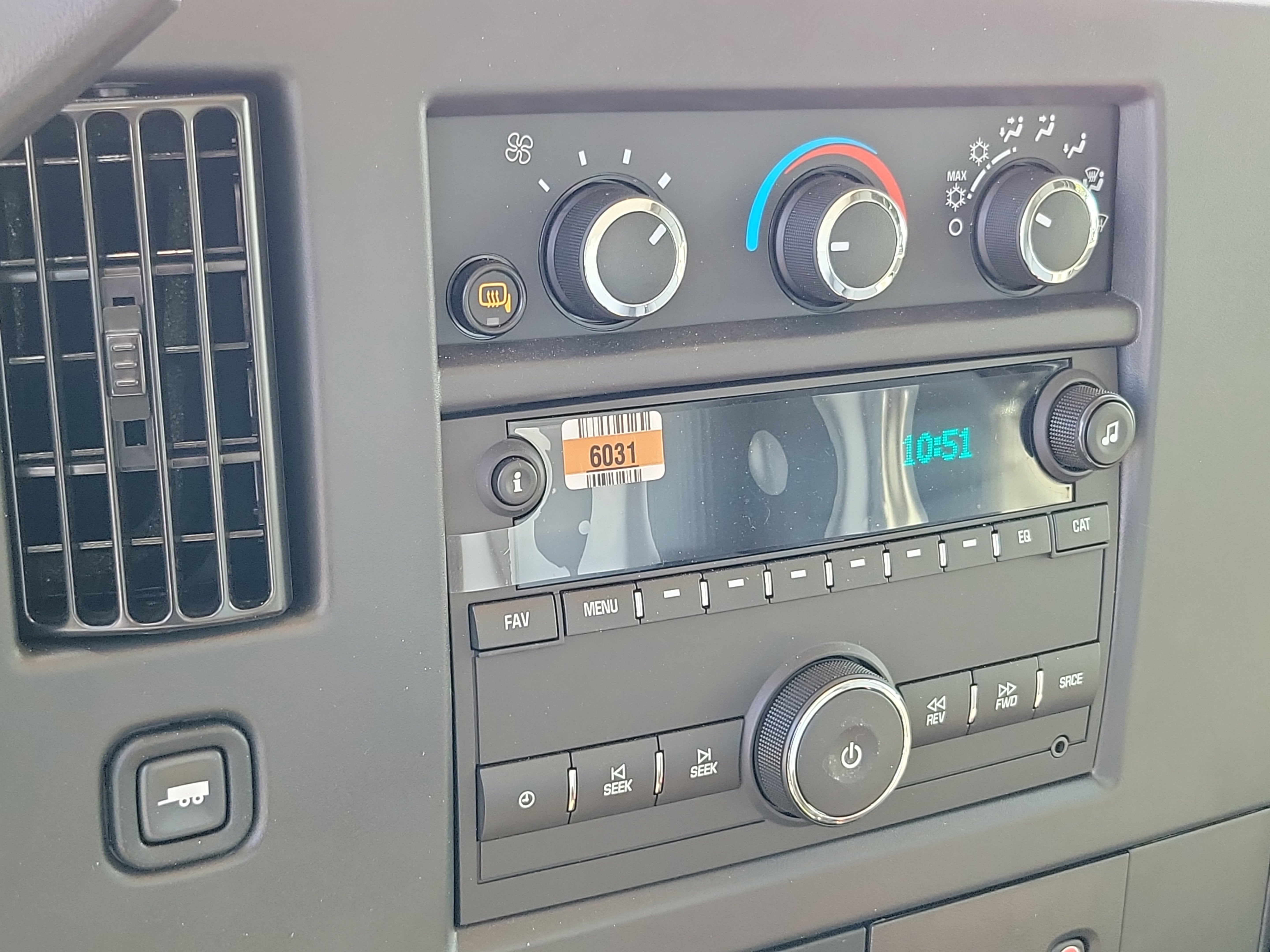 2025 Chevrolet Express Cutaway 3500 1WT