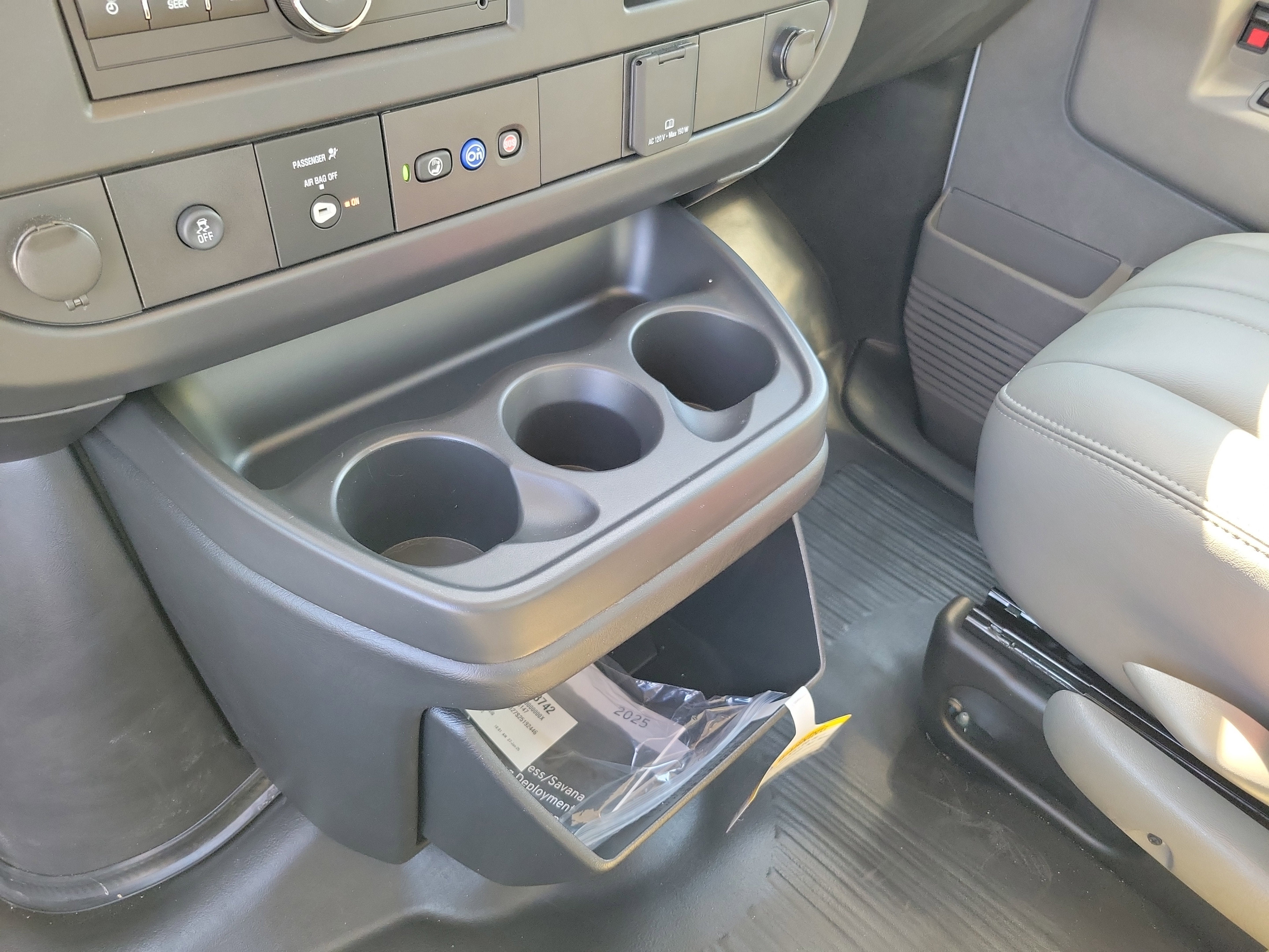 2025 Chevrolet Express Cutaway 3500 1WT