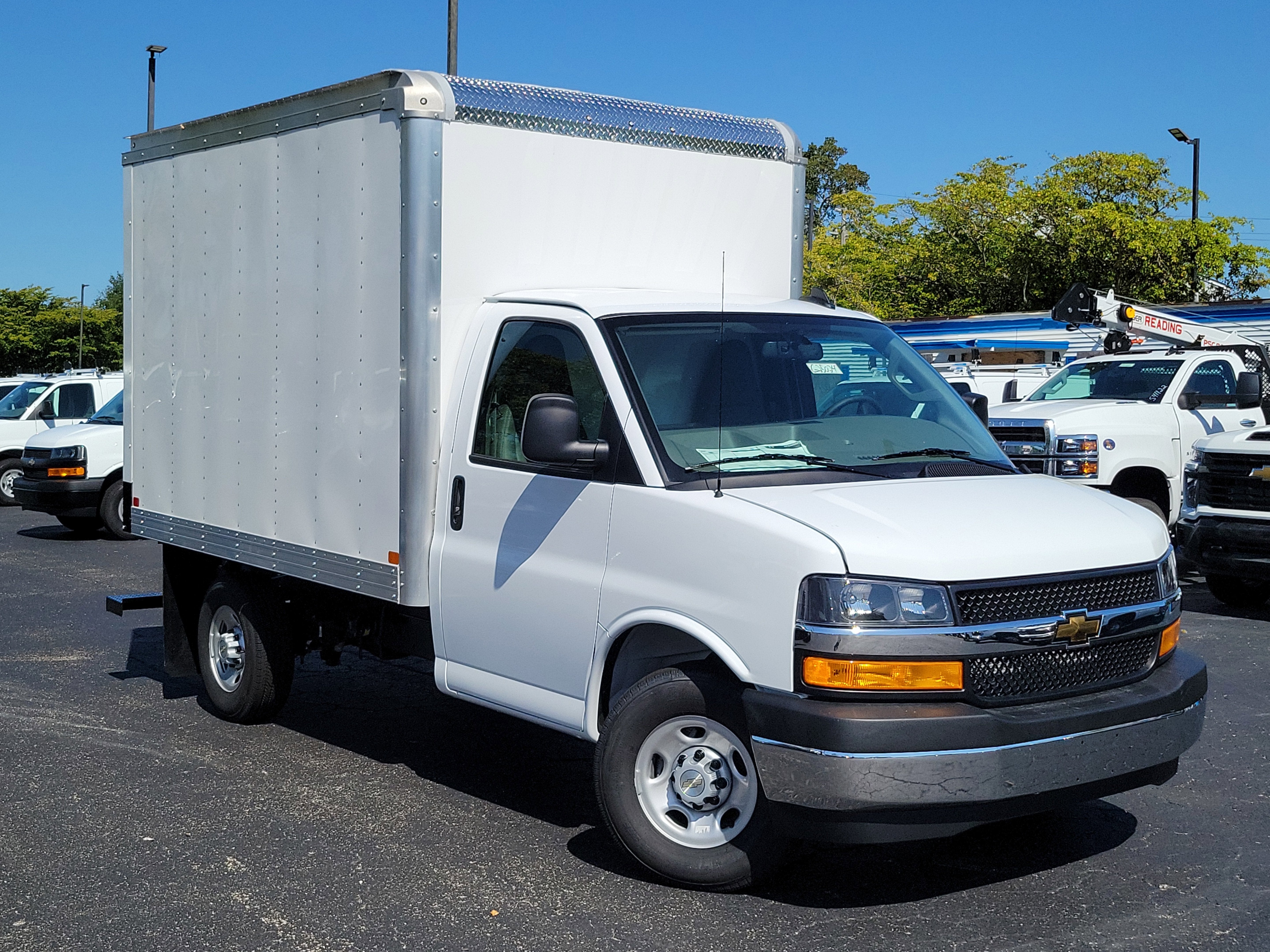 2025 Chevrolet Express Cutaway 3500 1WT