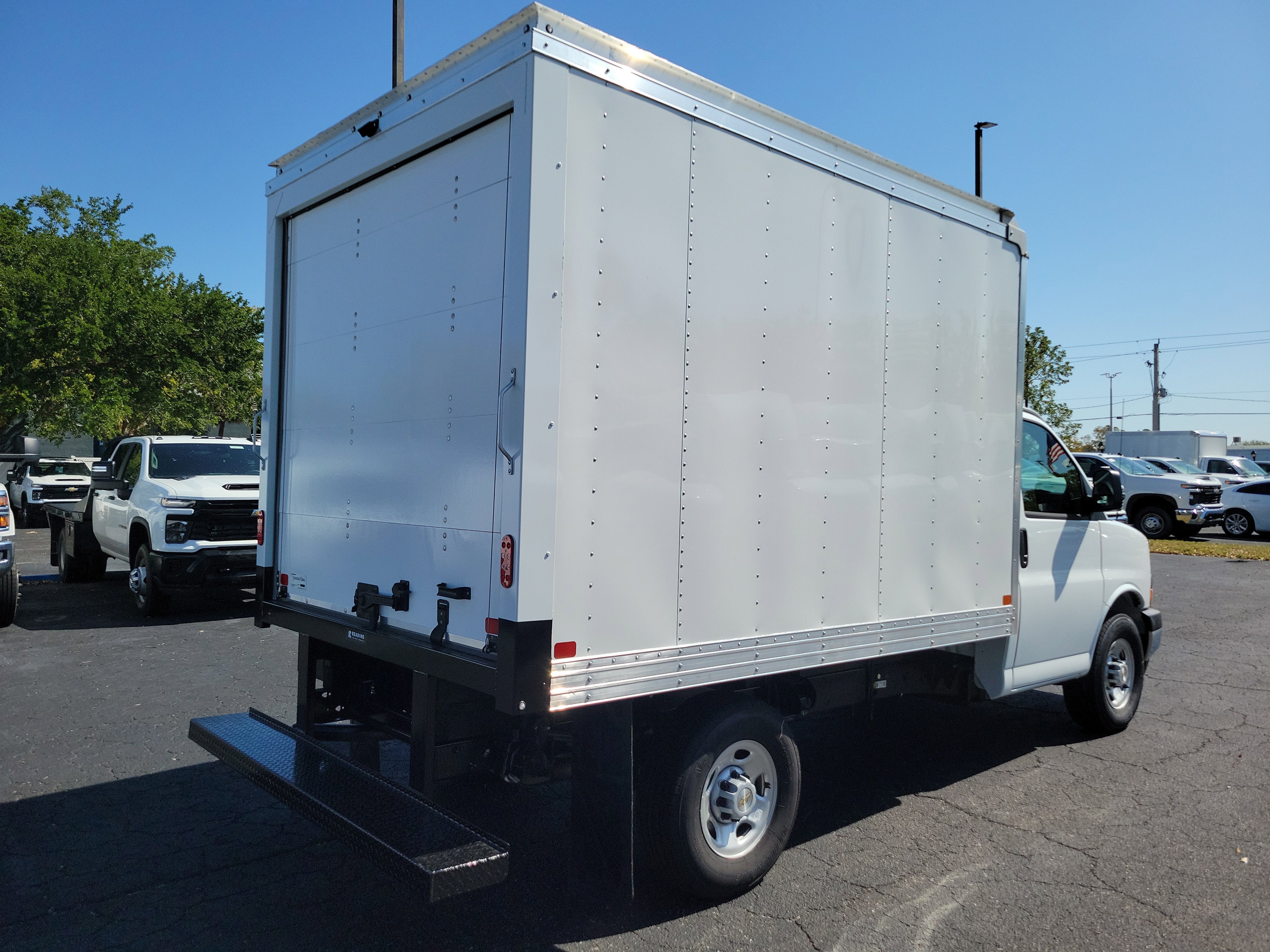 2025 Chevrolet Express Cutaway 3500 1WT