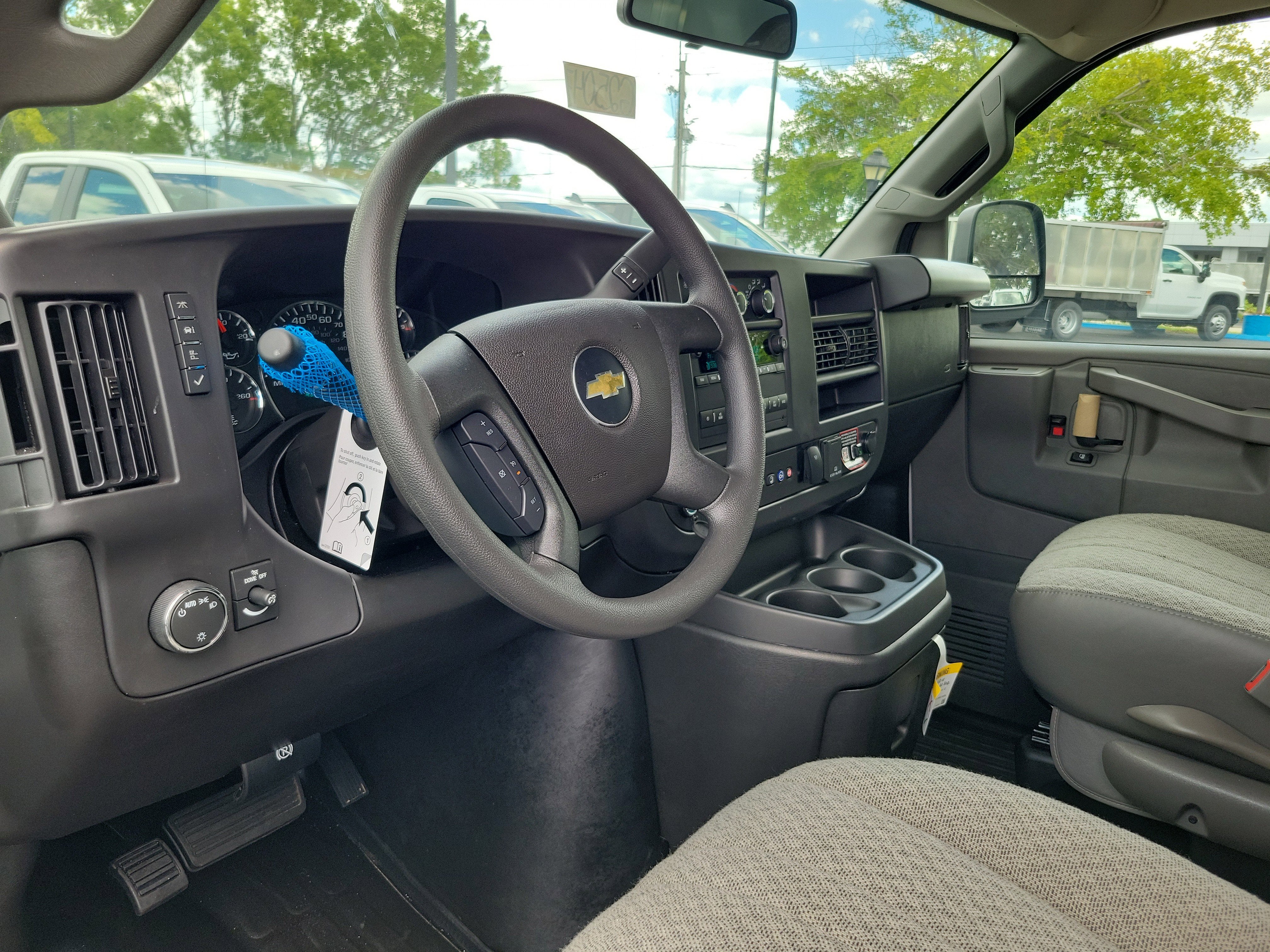 2025 Chevrolet Express Cutaway 3500 1WT